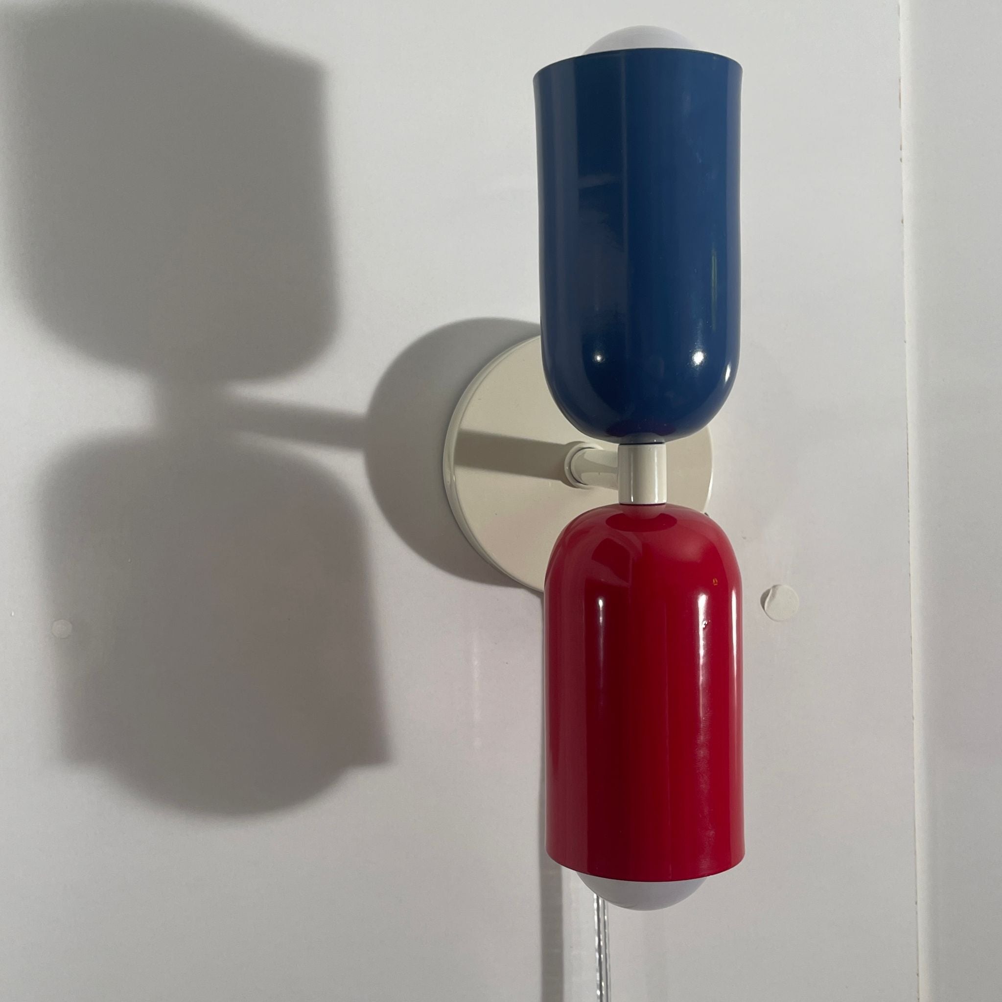 Renkli Capsule Duvar Aydınlatmaları