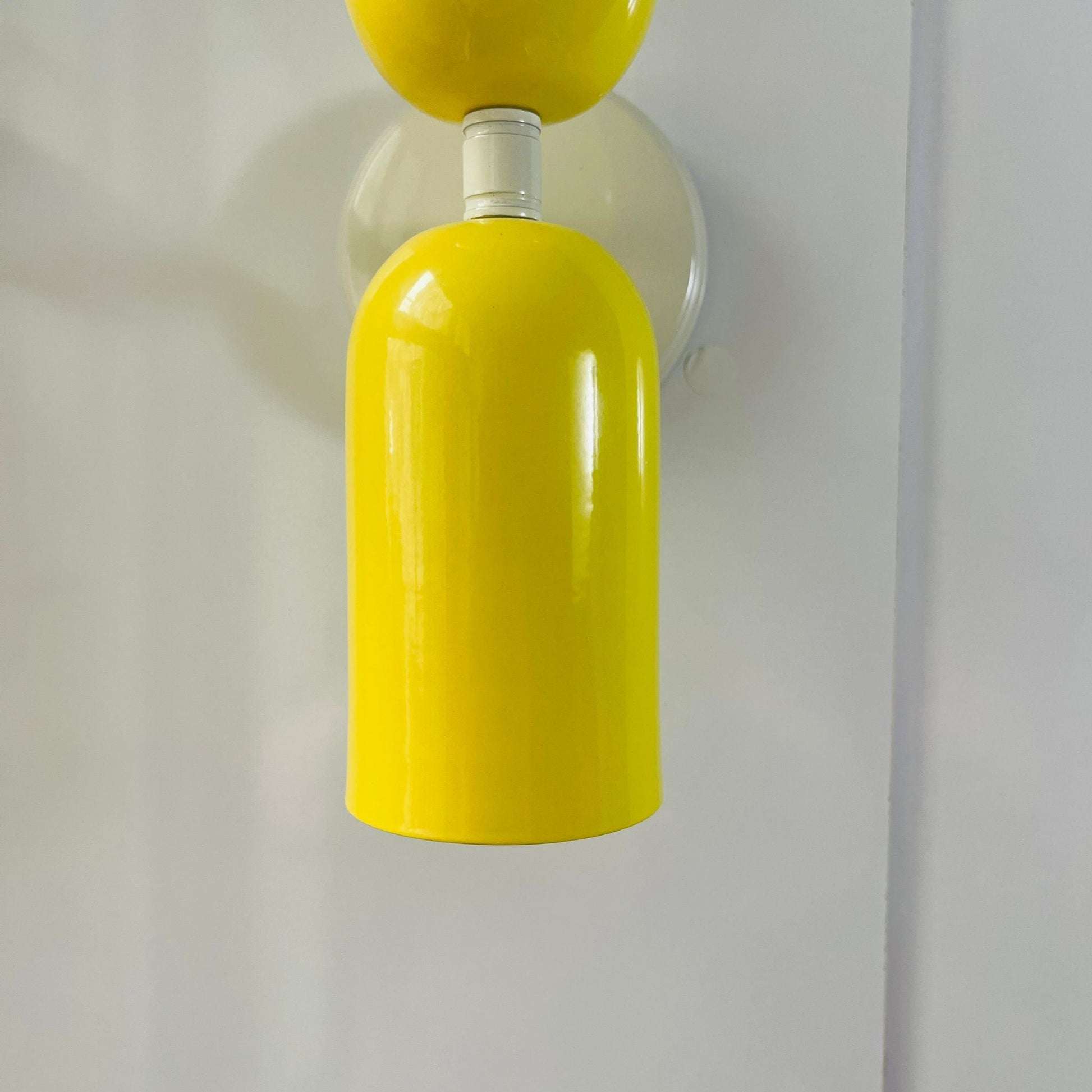 Renkli Capsule Duvar Aydınlatmaları