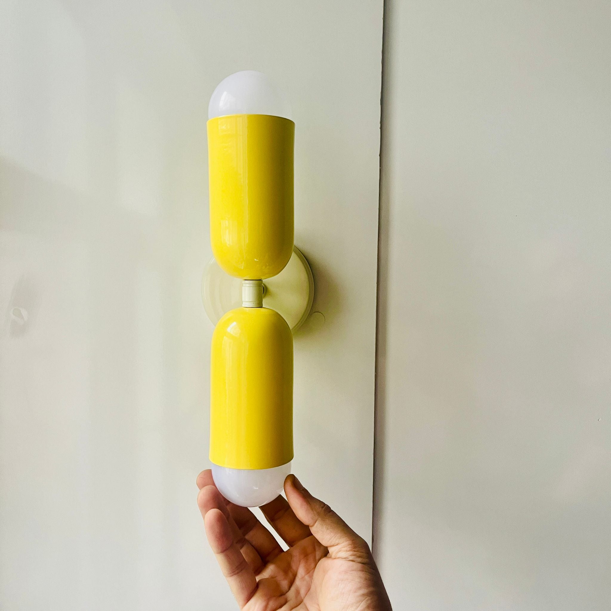 Renkli Capsule Duvar Aydınlatmaları