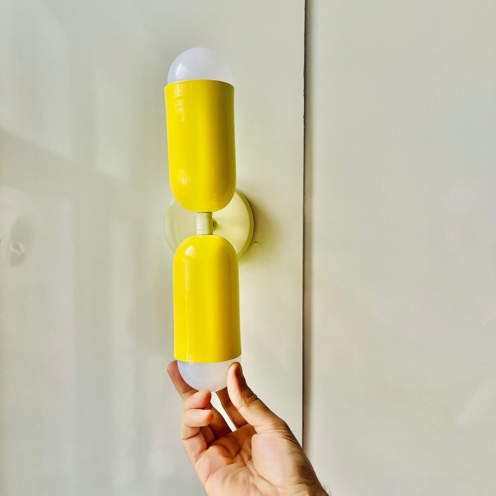 Renkli Capsule Duvar Aydınlatmaları