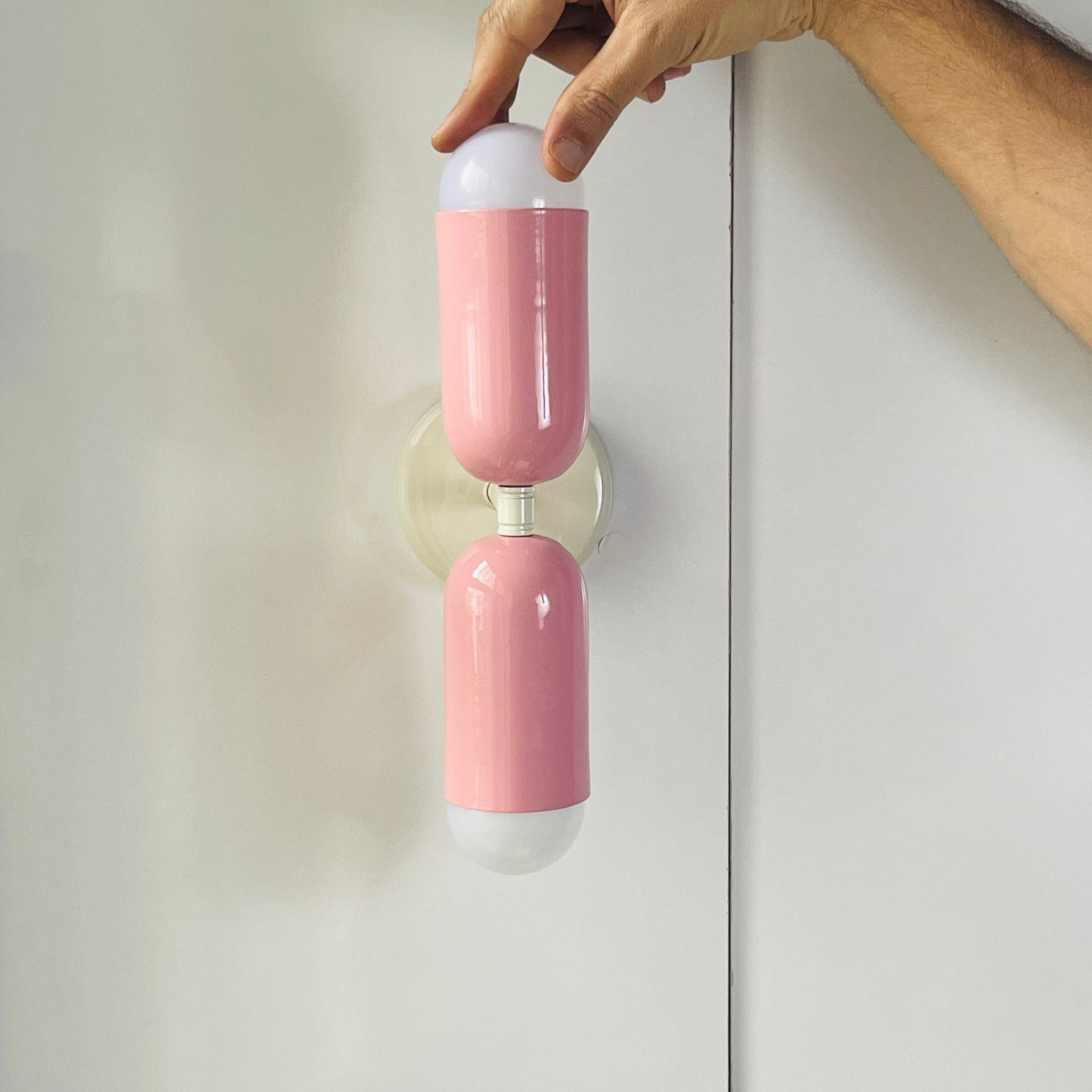 Renkli Capsule Duvar Aydınlatmaları