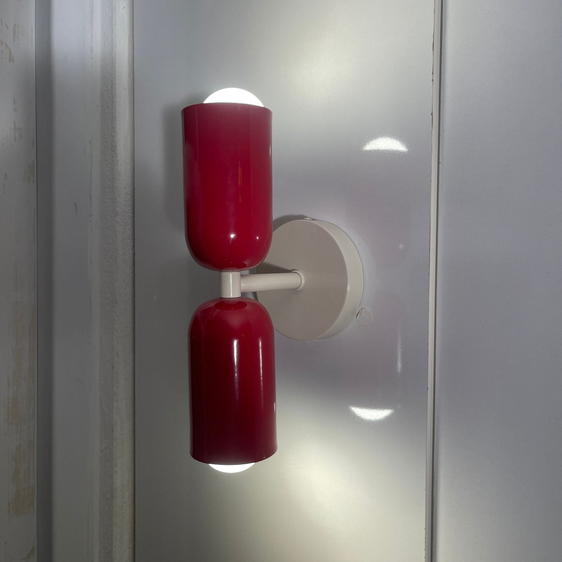 Renkli Capsule Duvar Aydınlatmaları