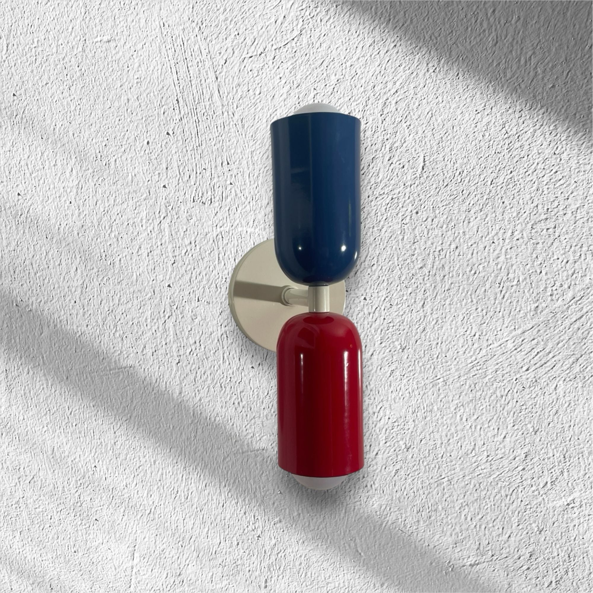 Renkli Capsule Duvar Aydınlatmaları