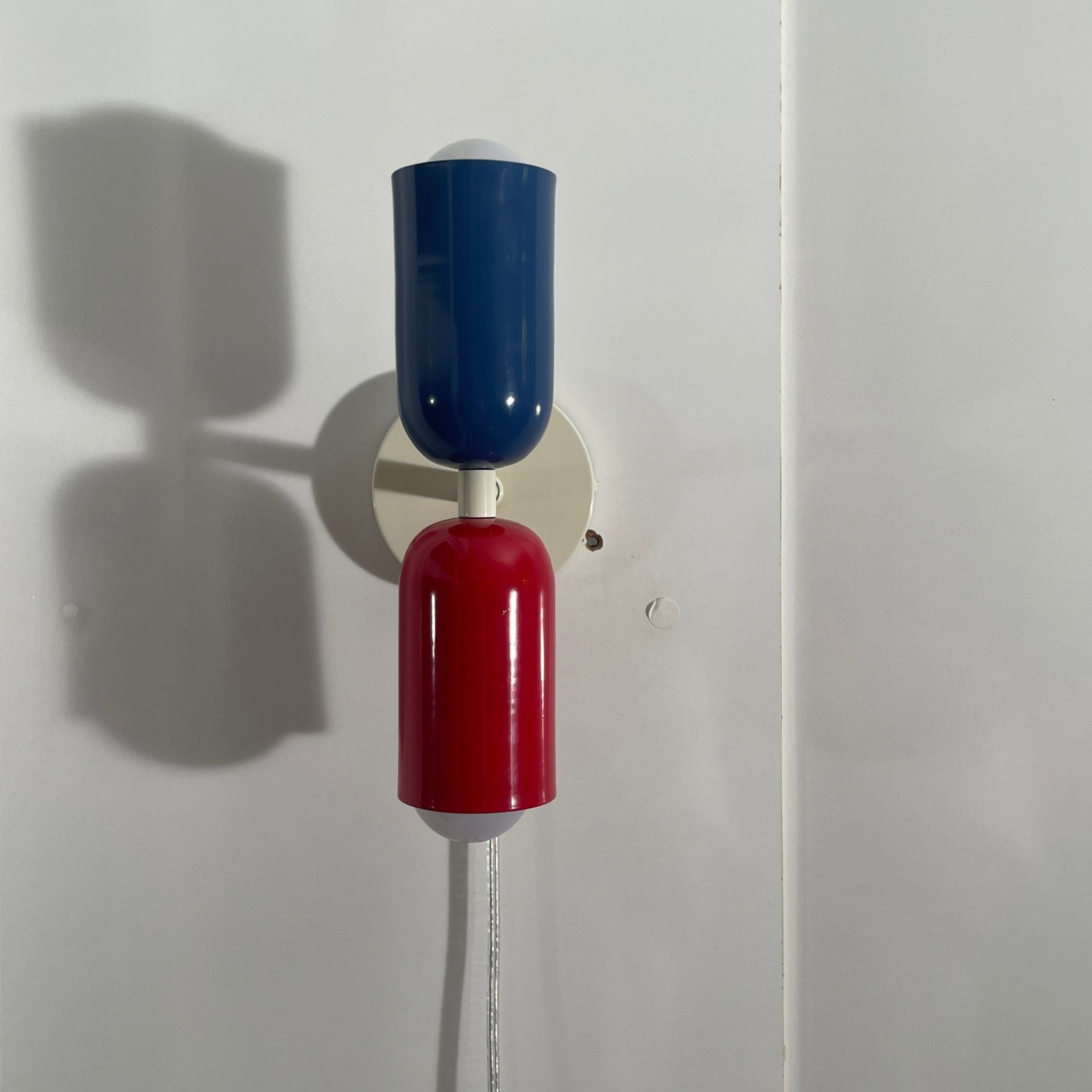 Renkli Capsule Duvar Aydınlatmaları