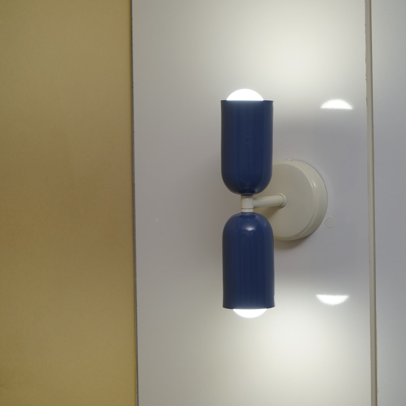 Renkli Capsule Duvar Aydınlatmaları