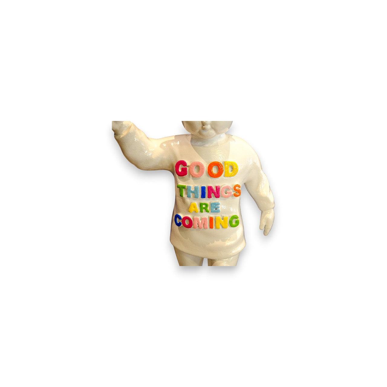 Renkli Yazılı Beyaz Heykel