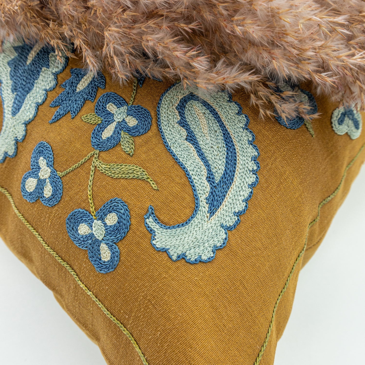 Selvan El Yapımı İpek Kırlent