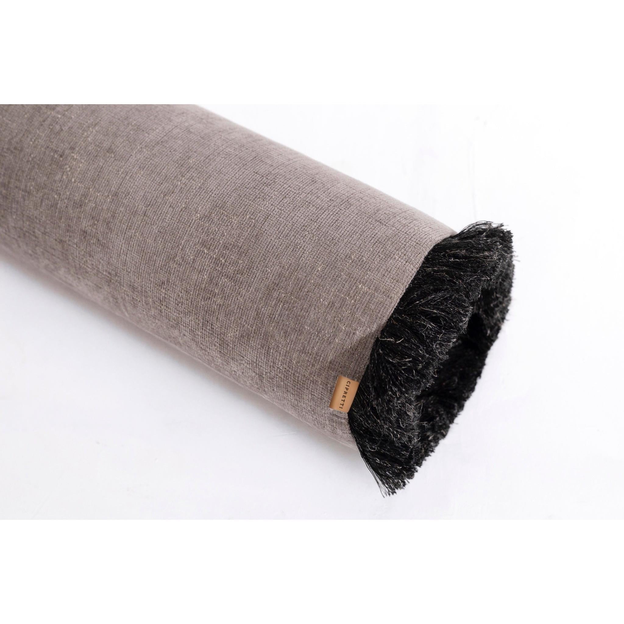 Siyah Kenar Detaylı Gri Şönil Silindir Kırlent