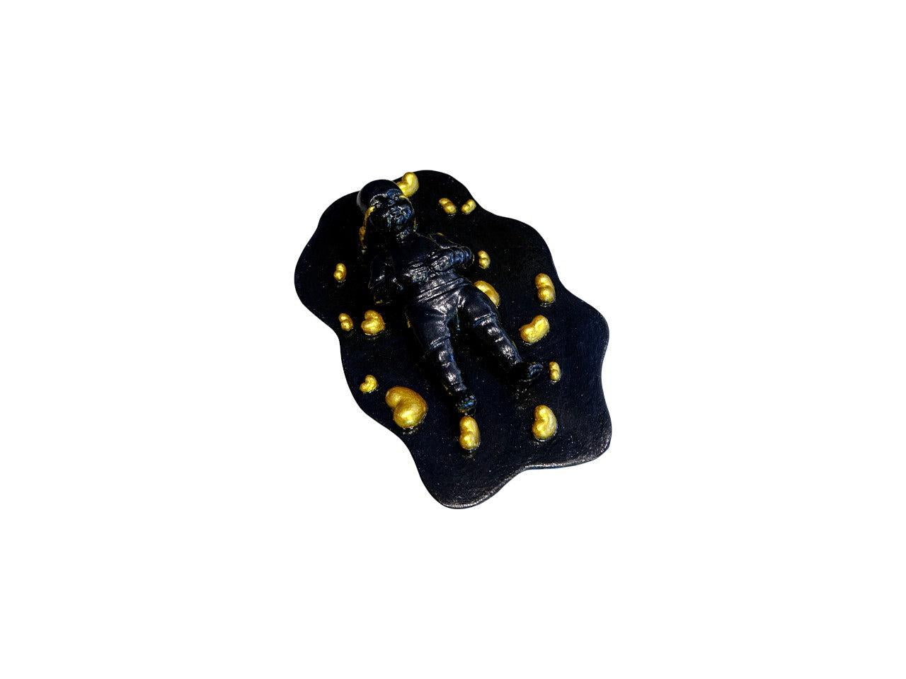 Siyah Ve Altın Renklerde Heykel