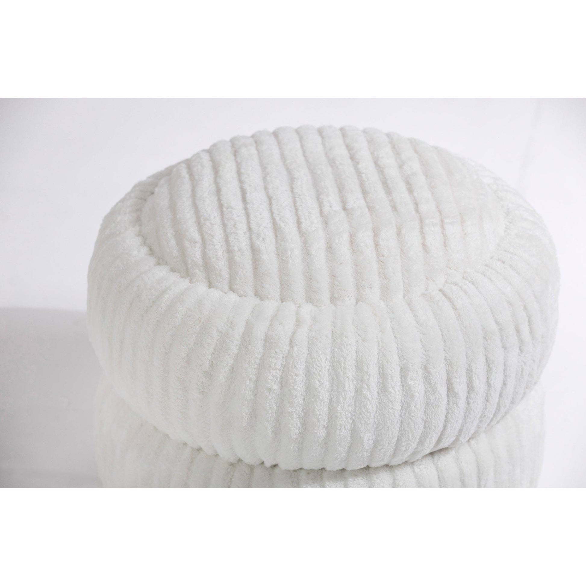 Strato Beyaz Şerit Detaylı Yuvarlak Puf