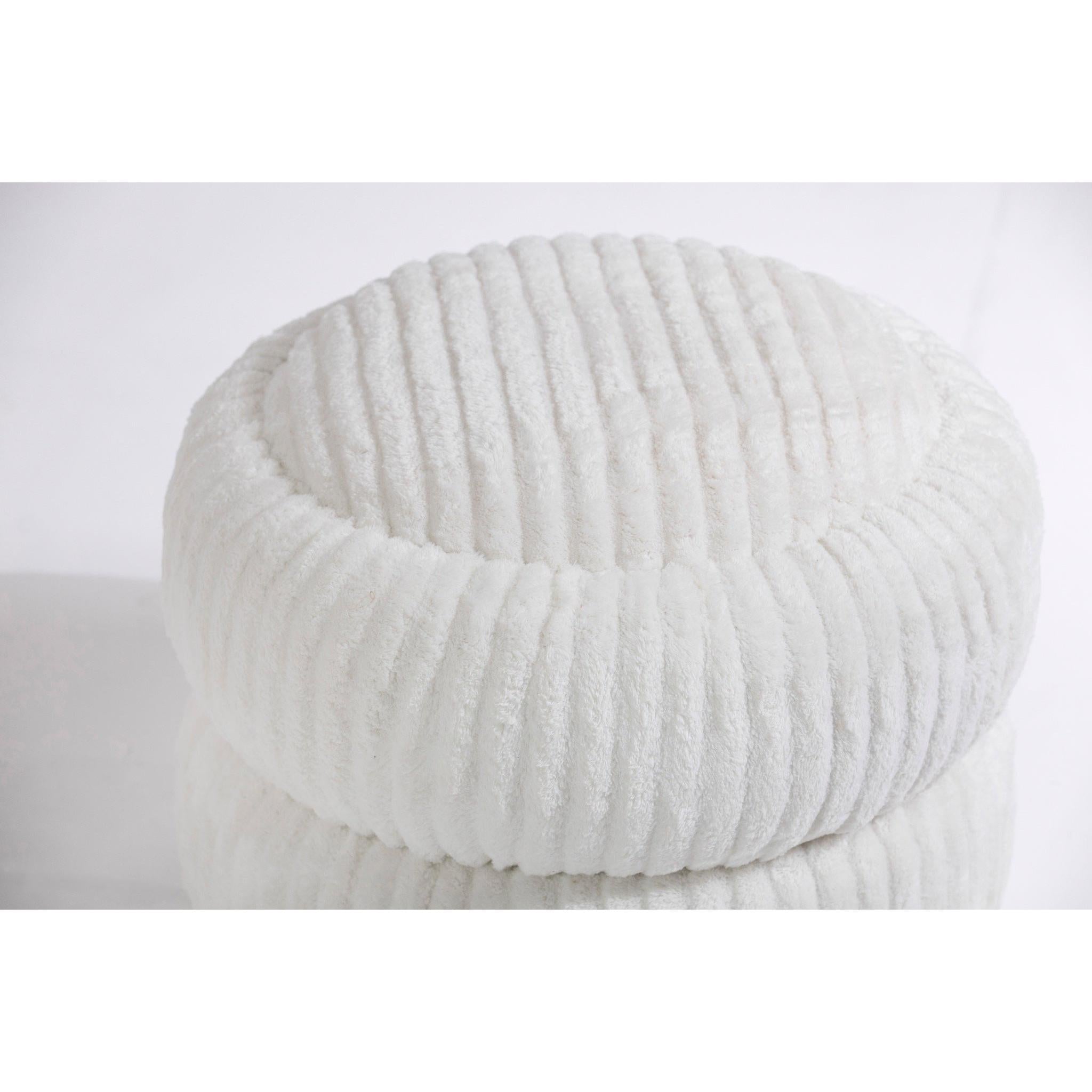 Strato Beyaz Şerit Detaylı Yuvarlak Puf