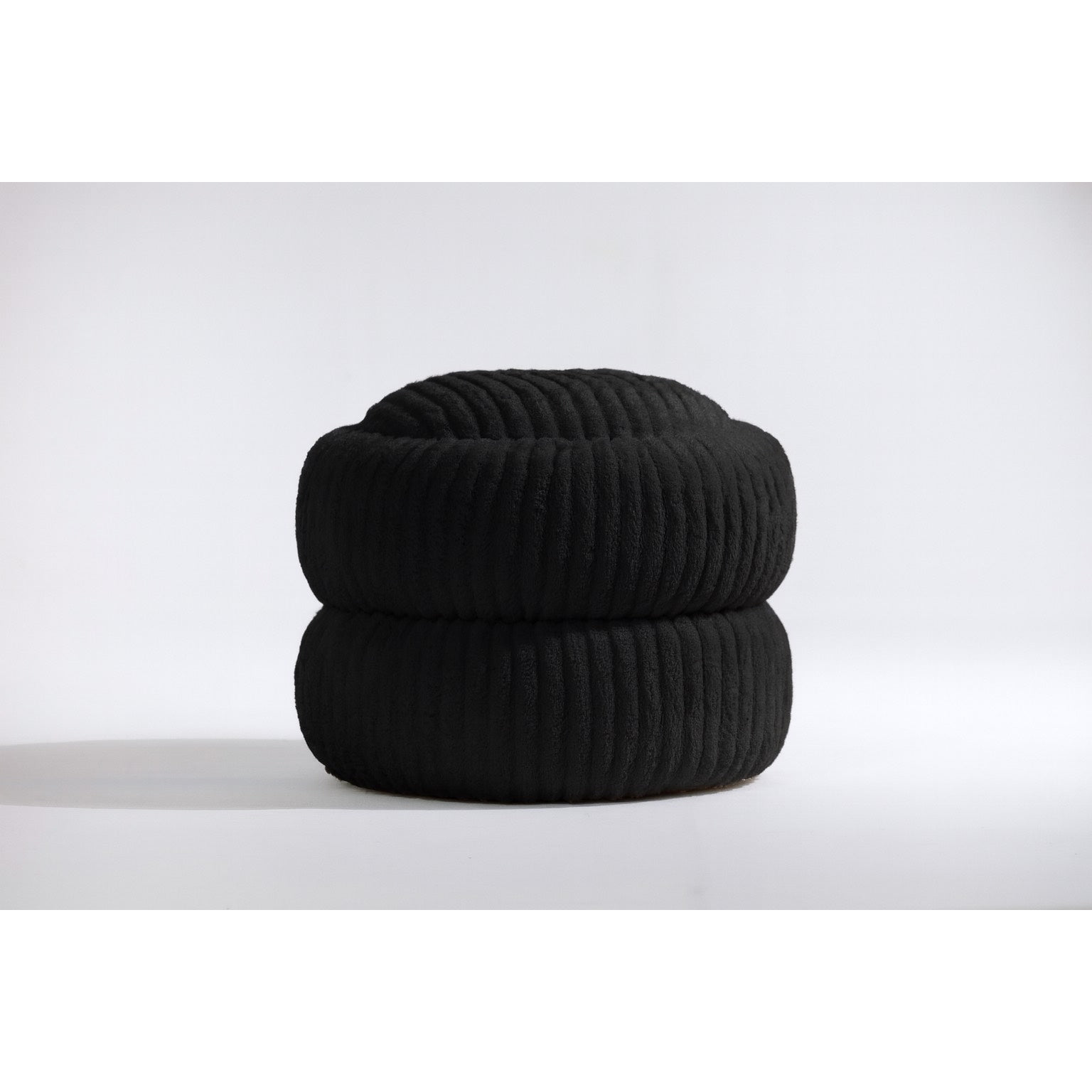 Strato Siyah Şerit Detaylı Yuvarlak Puf