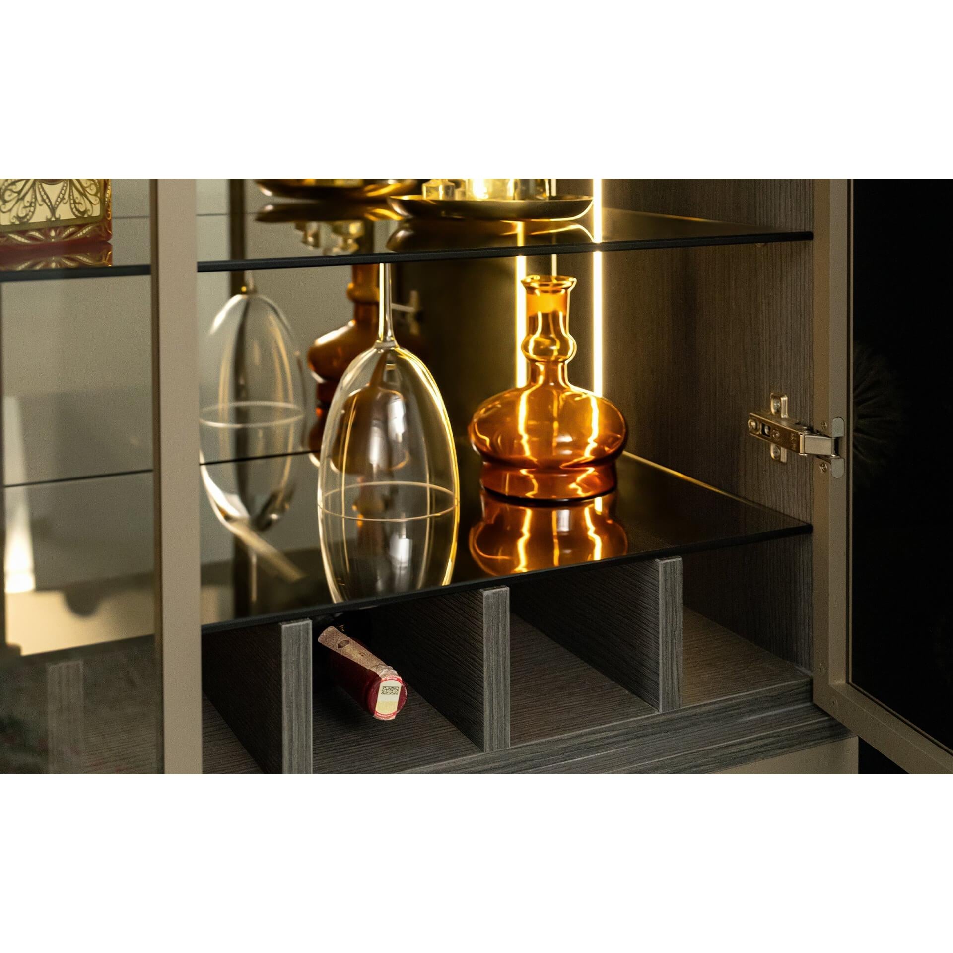 Sui̇ İçki Dolabı