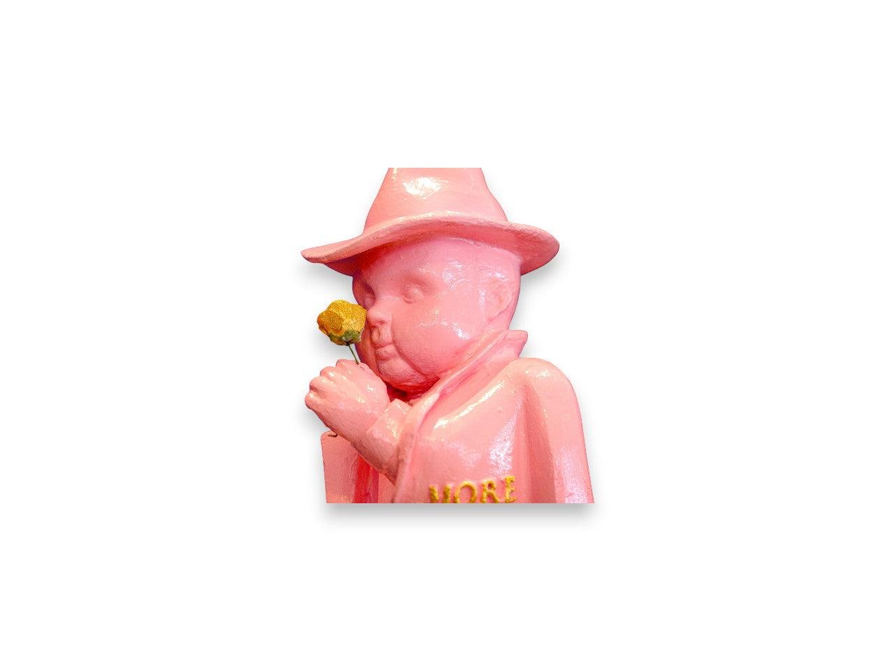 Takım Elbiseli Pembe Heykel