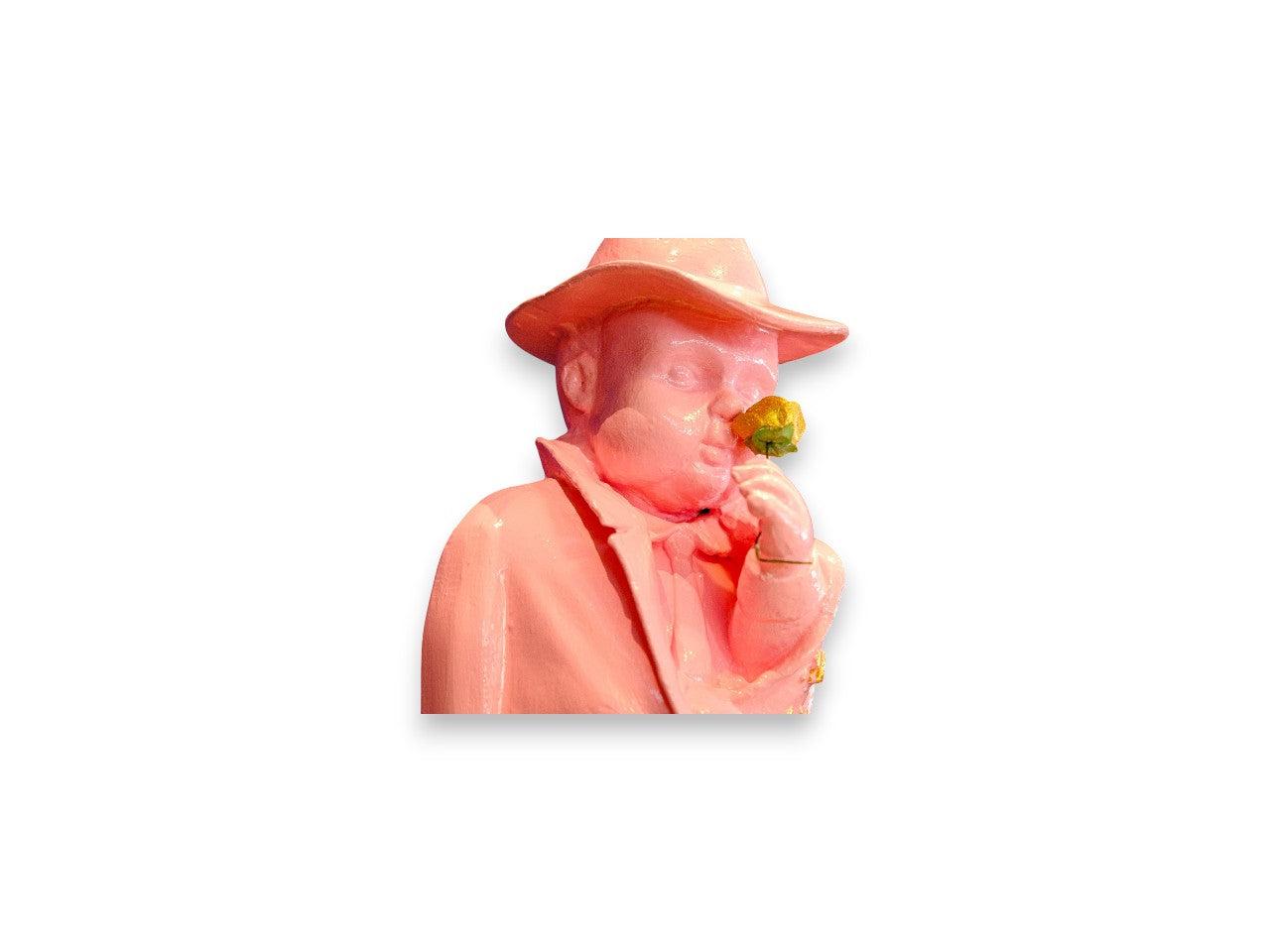 Takım Elbiseli Pembe Heykel