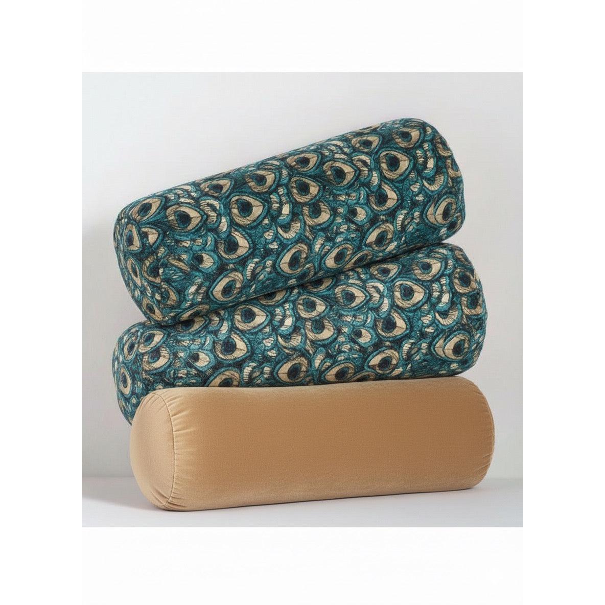 Tavus Kuşu Fısıltısı, Dolgulu Kadife Yastık