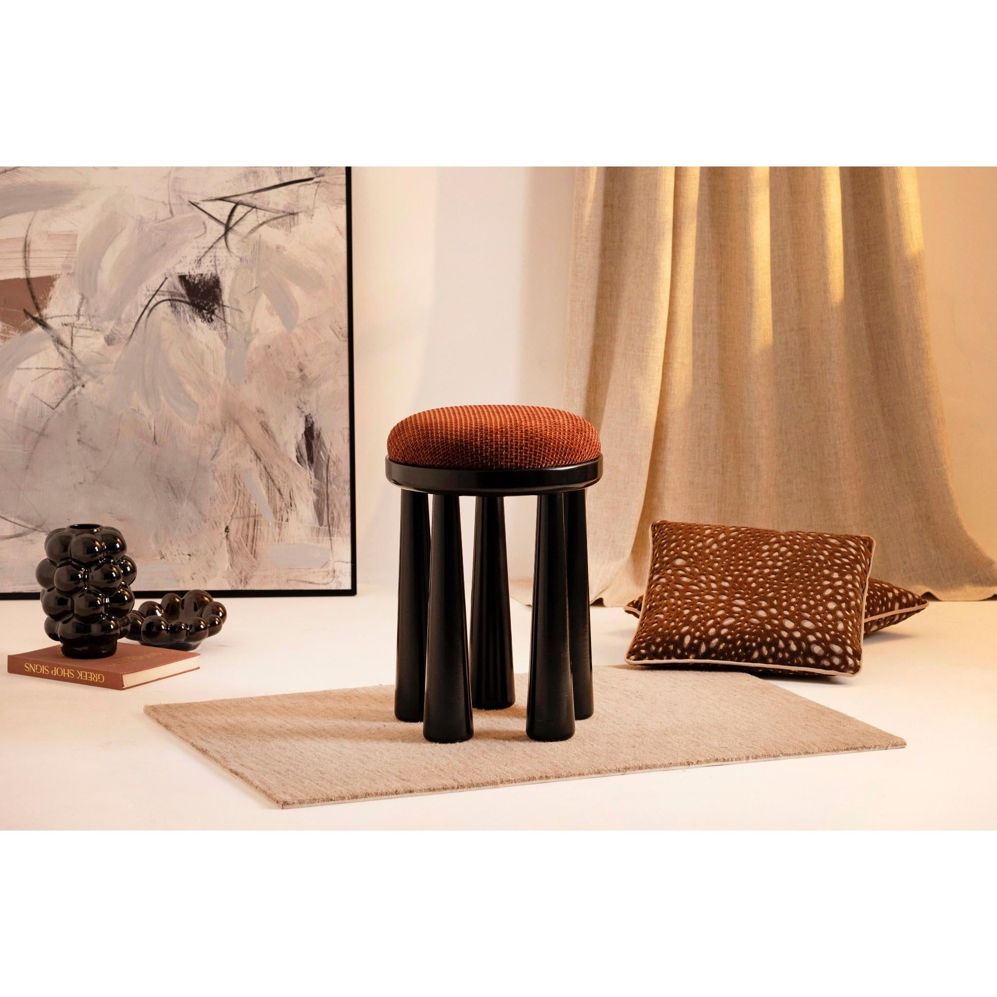 Totemic Siyah Masif Konik Ayaklı Kadife Tabure