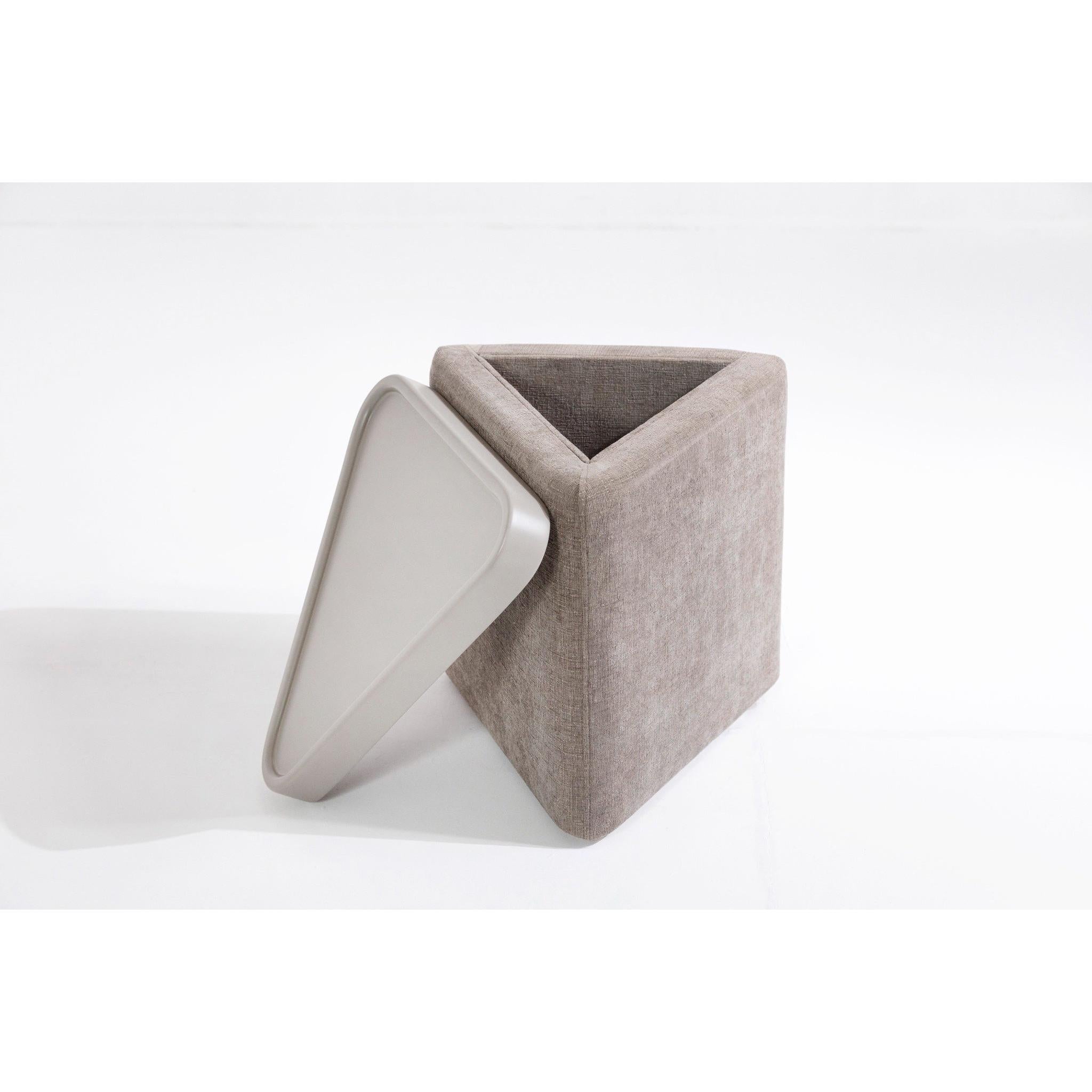 Trivio Lake Saklama Alanlı Gri Üçgen Yan Sehpa