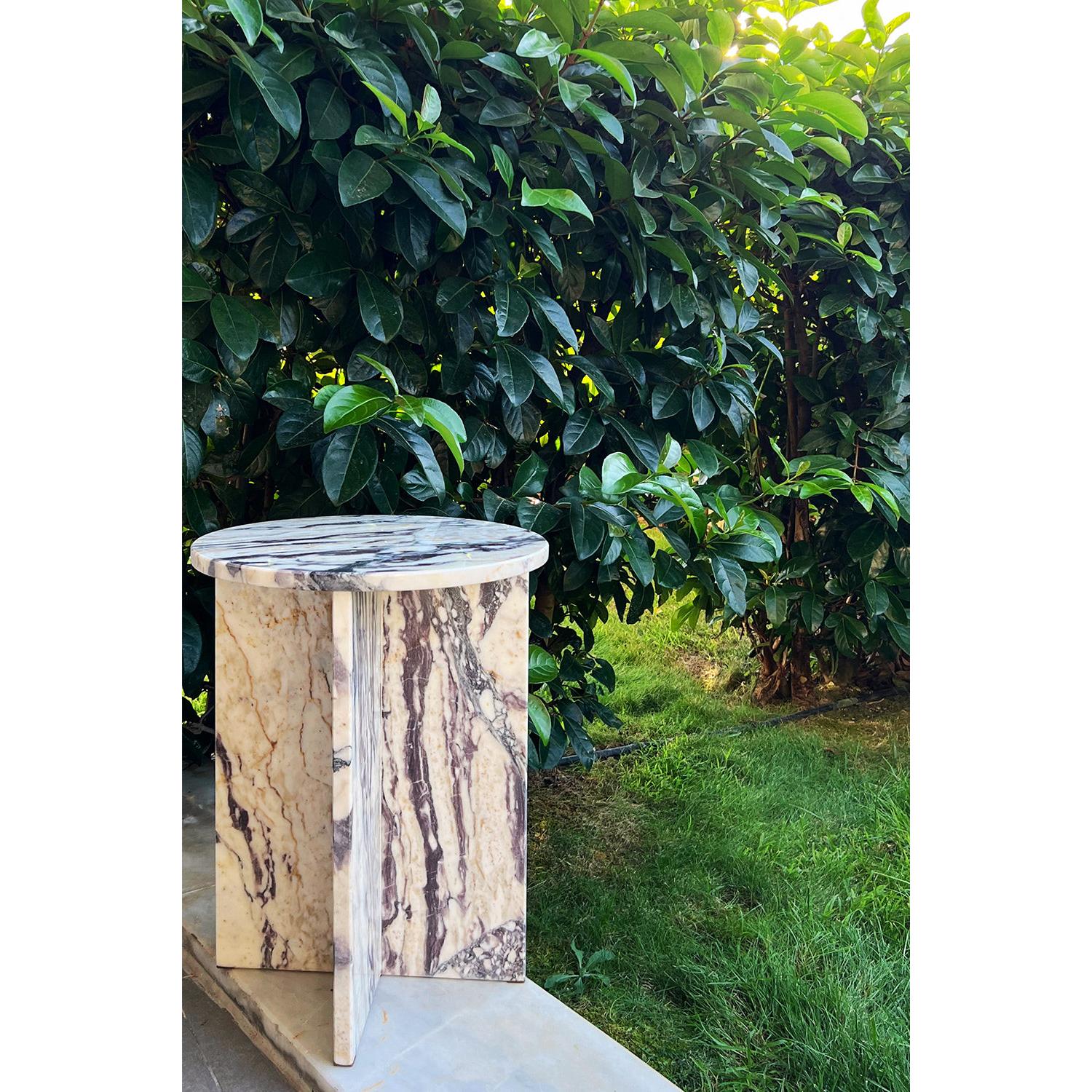 Violet Mermer Yan Sehpa