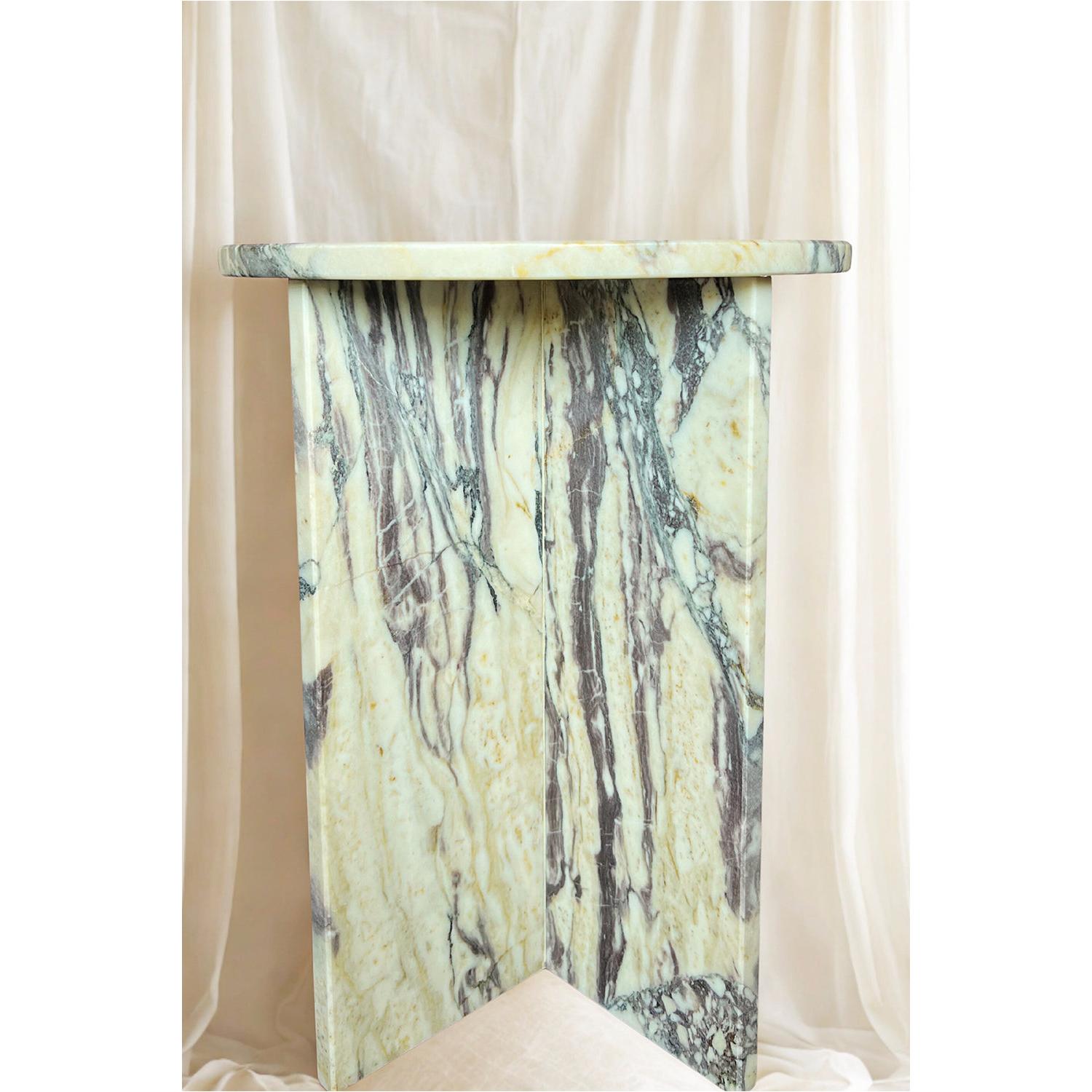 Violet Mermer Yan Sehpa