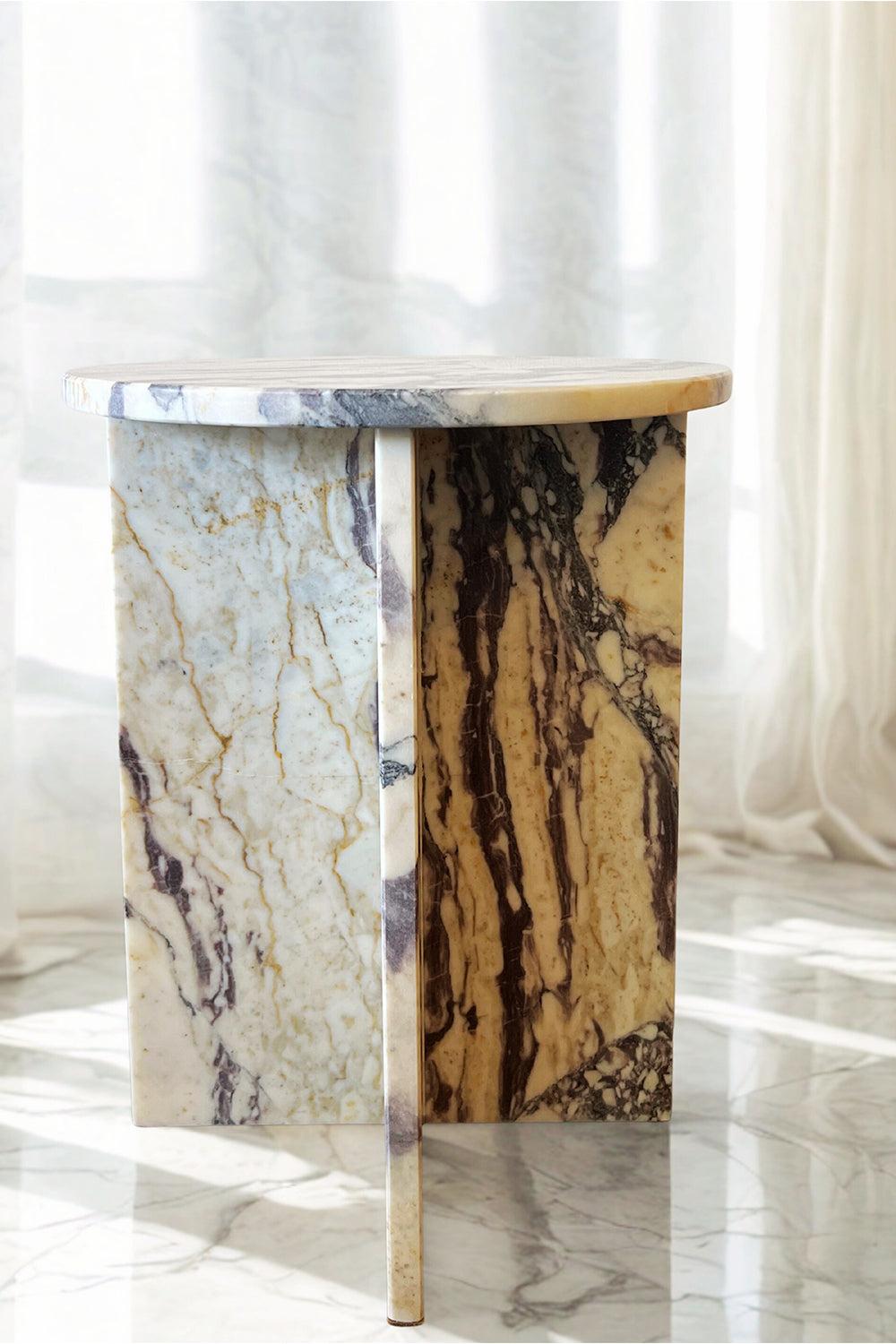 Violet Mermer Yan Sehpa