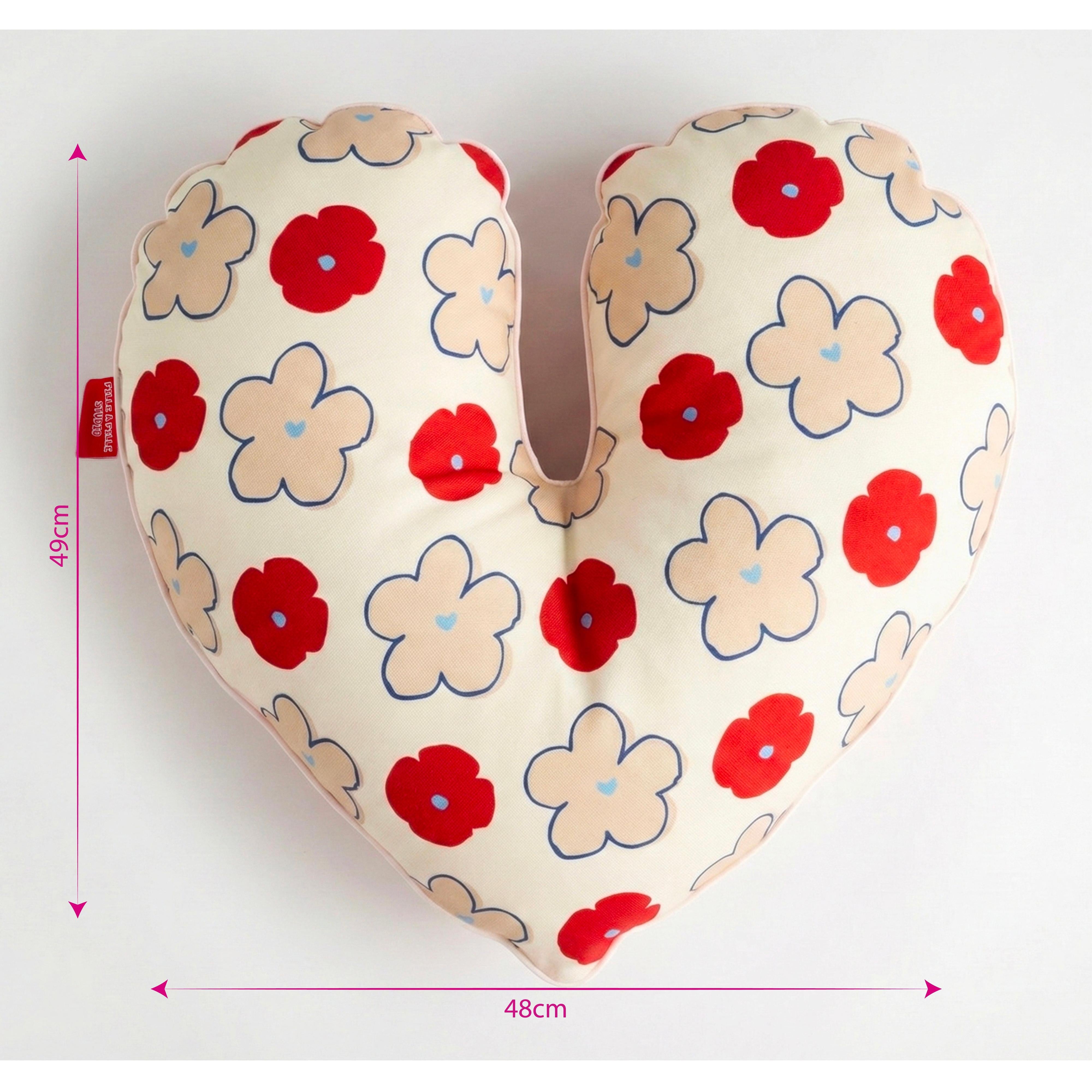 White Bloom Heart Yastık