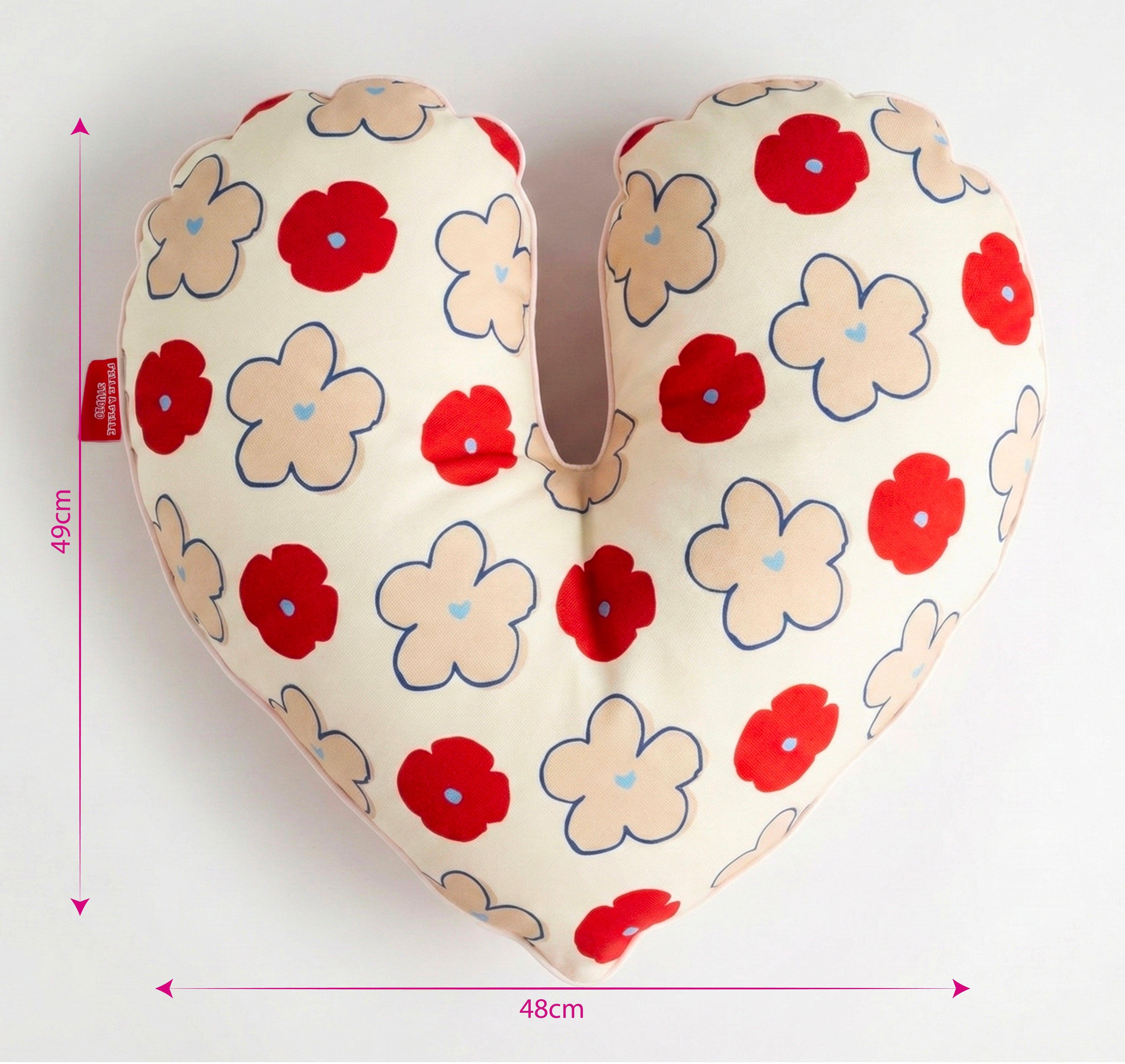 White Bloom Heart Yastık