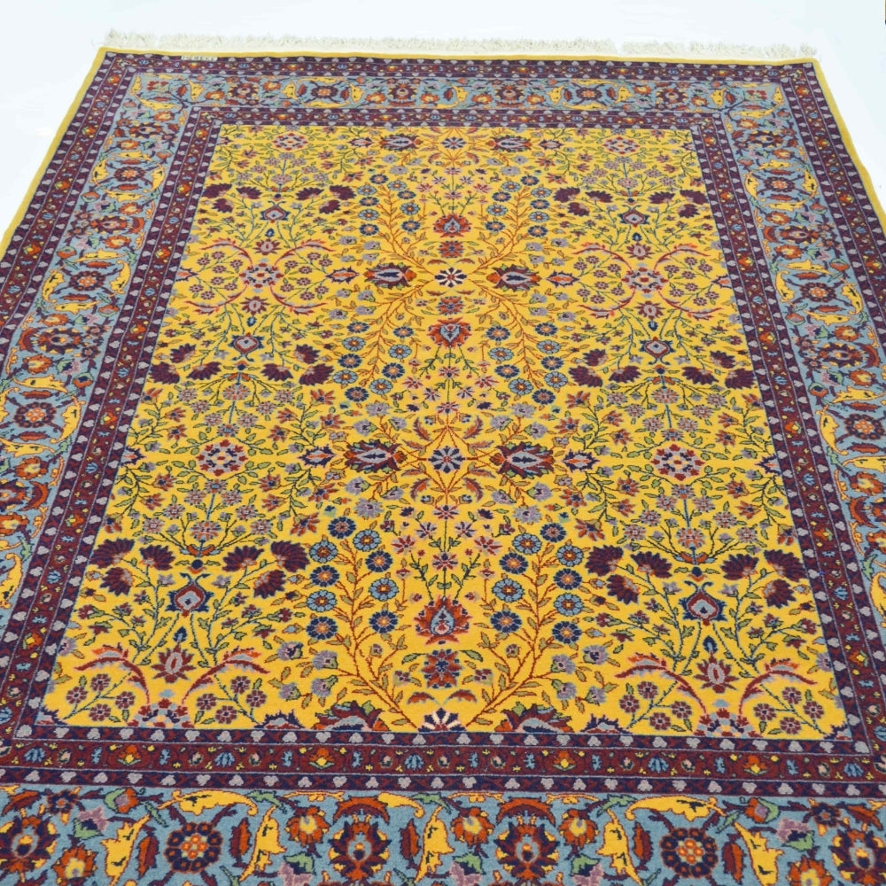 Yedi Dağın Çiçeği Desenli El Dokuma Hereke Halısı