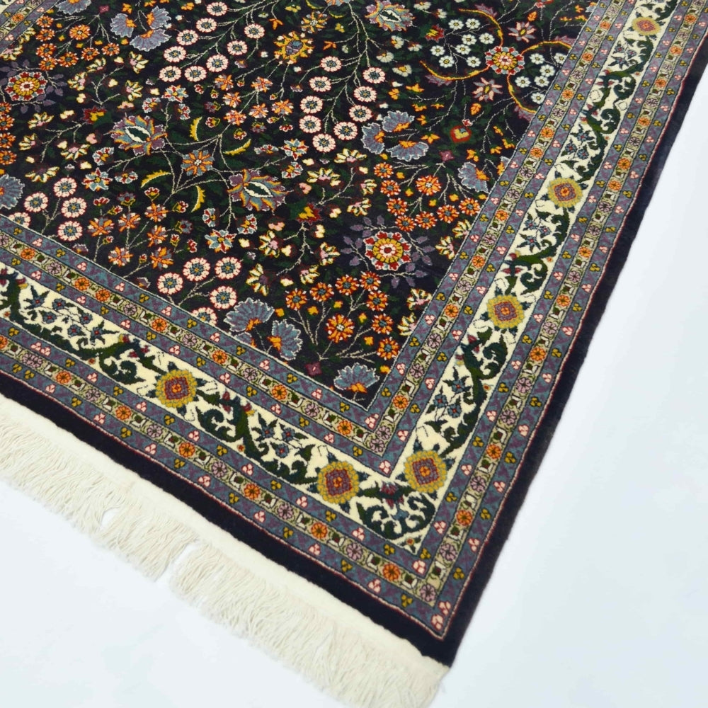 Yedi Dağın Çiçeği Desenli El Dokuma Hereke Halısı