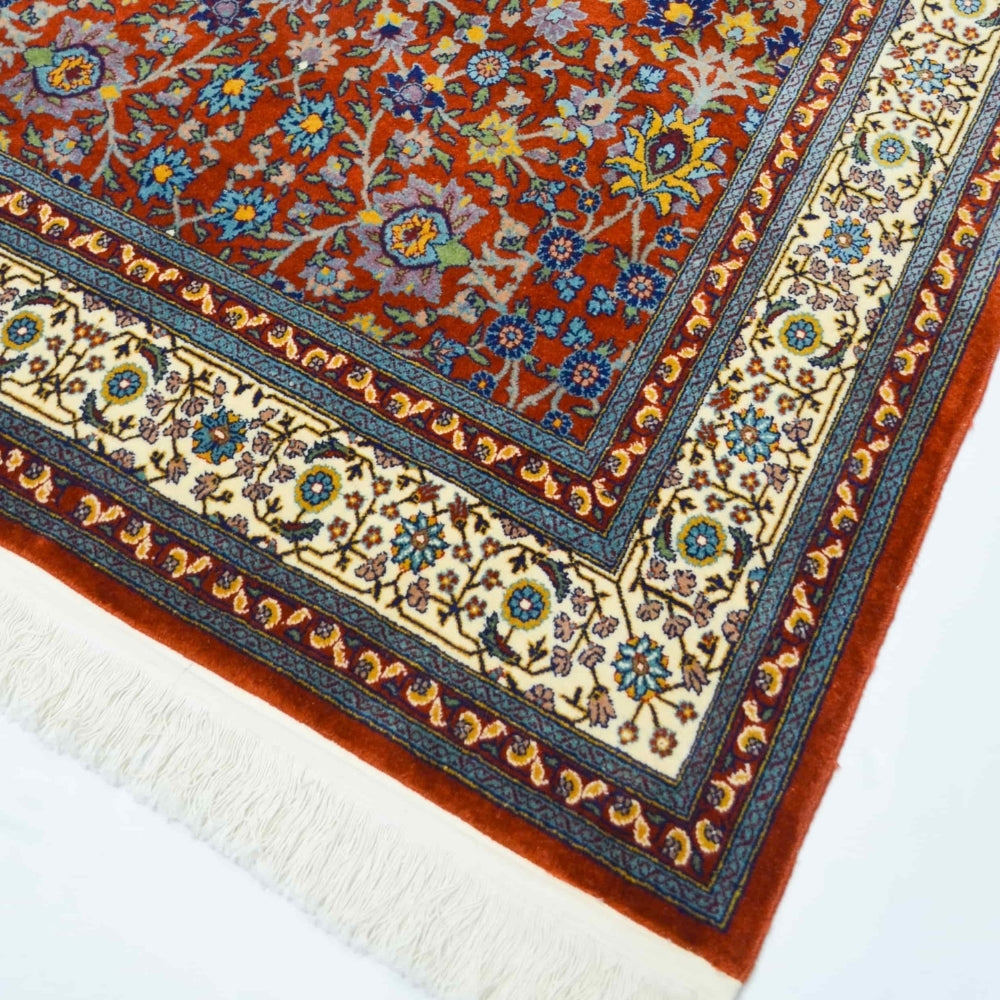 Yedi Dağın Çiçeği Desenli El Dokuma Hereke Halısı