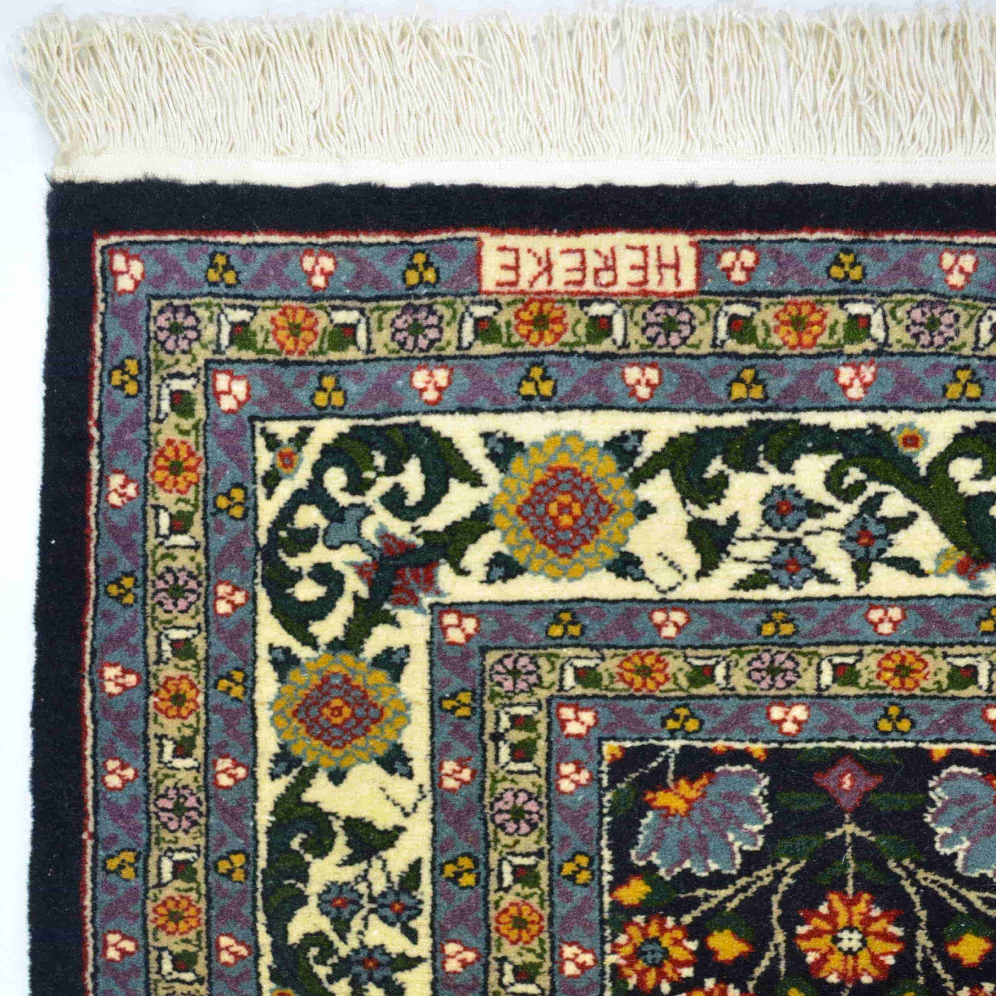 Yedi Dağın Çiçeği Desenli El Dokuma Hereke Halısı