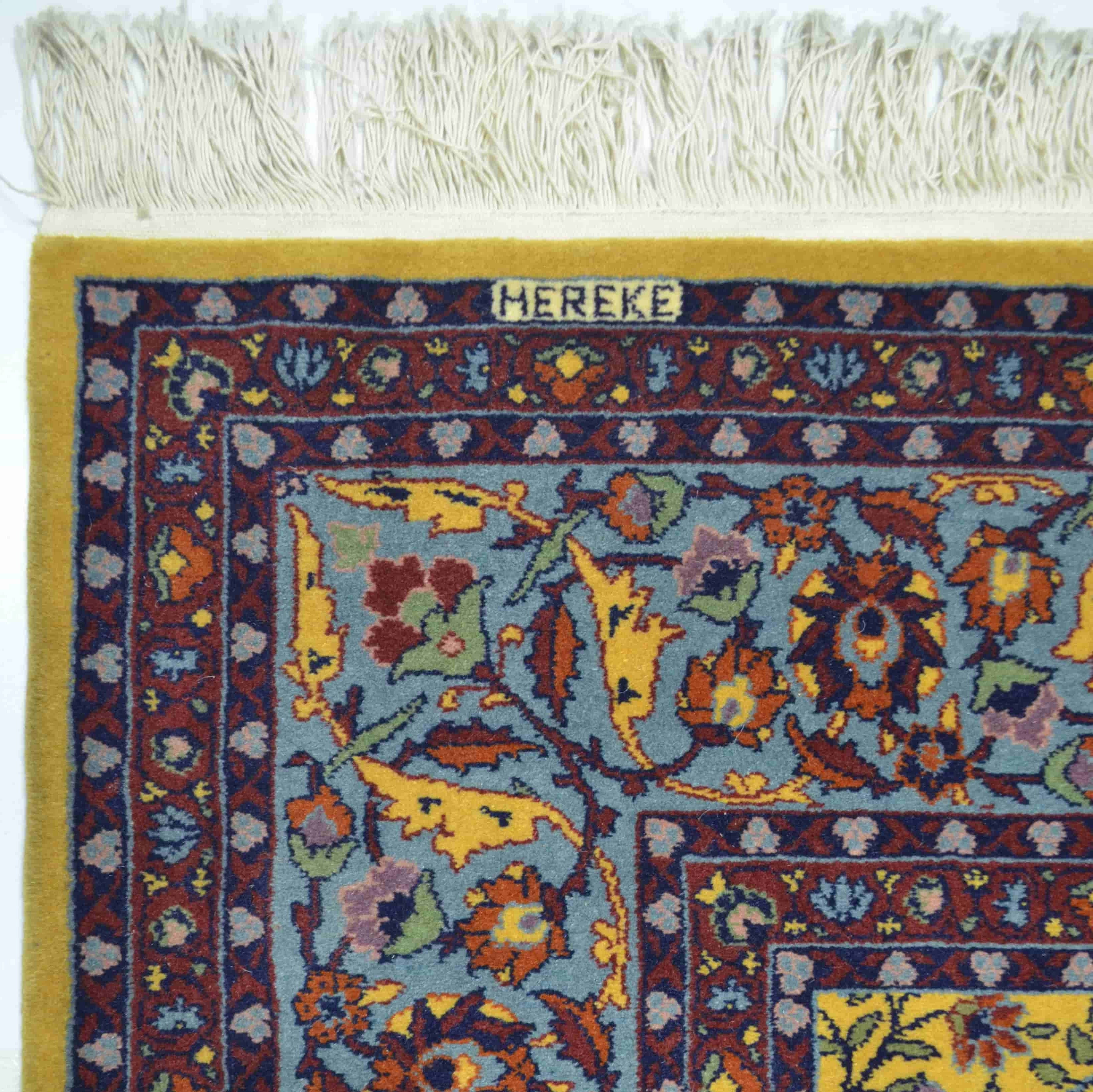 Yedi Dağın Çiçeği Desenli El Dokuma Hereke Halısı