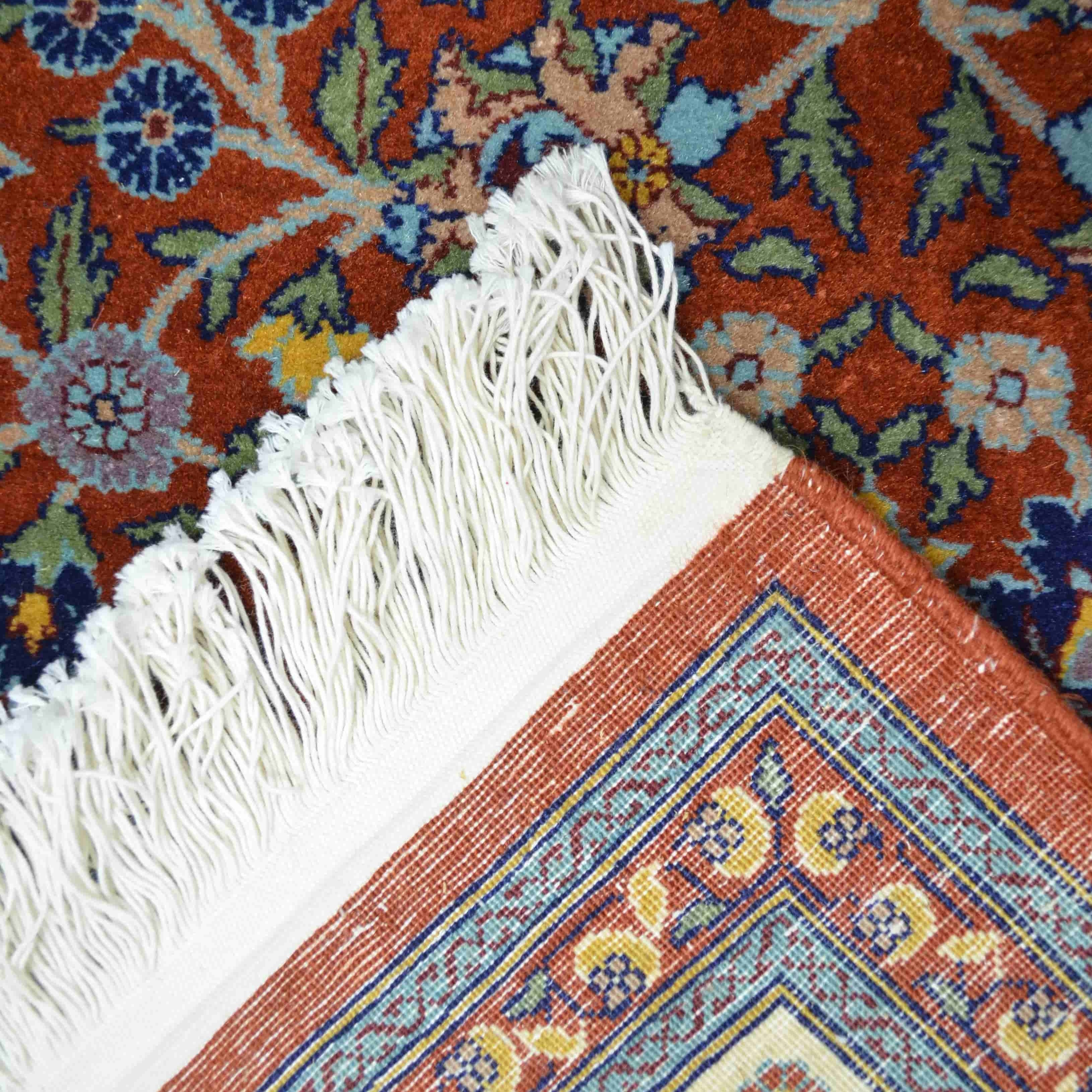 Yedi Dağın Çiçeği Desenli El Dokuma Hereke Halısı