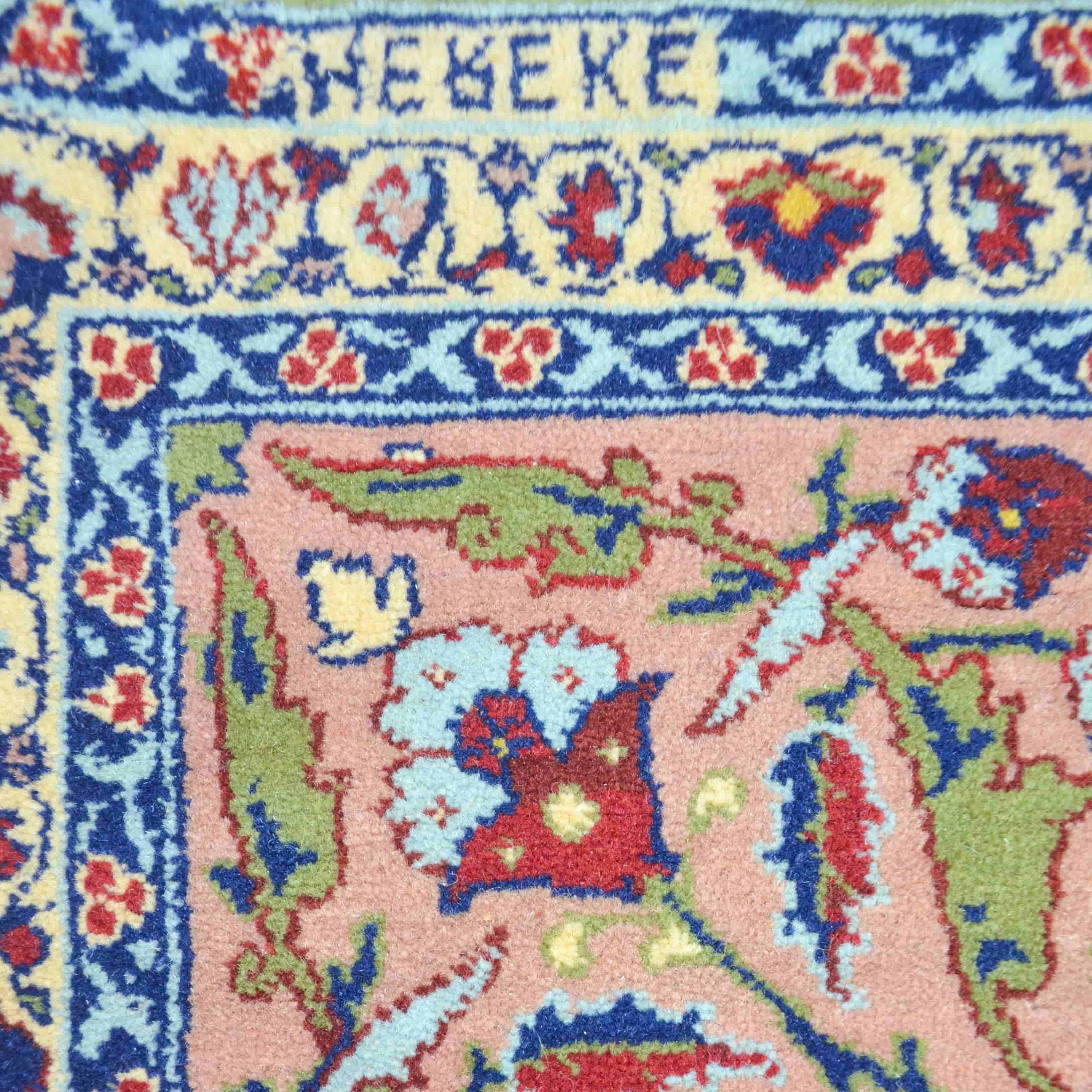 Yedi Dağın Çiçeği Desenli El Dokuma Hereke Halısı