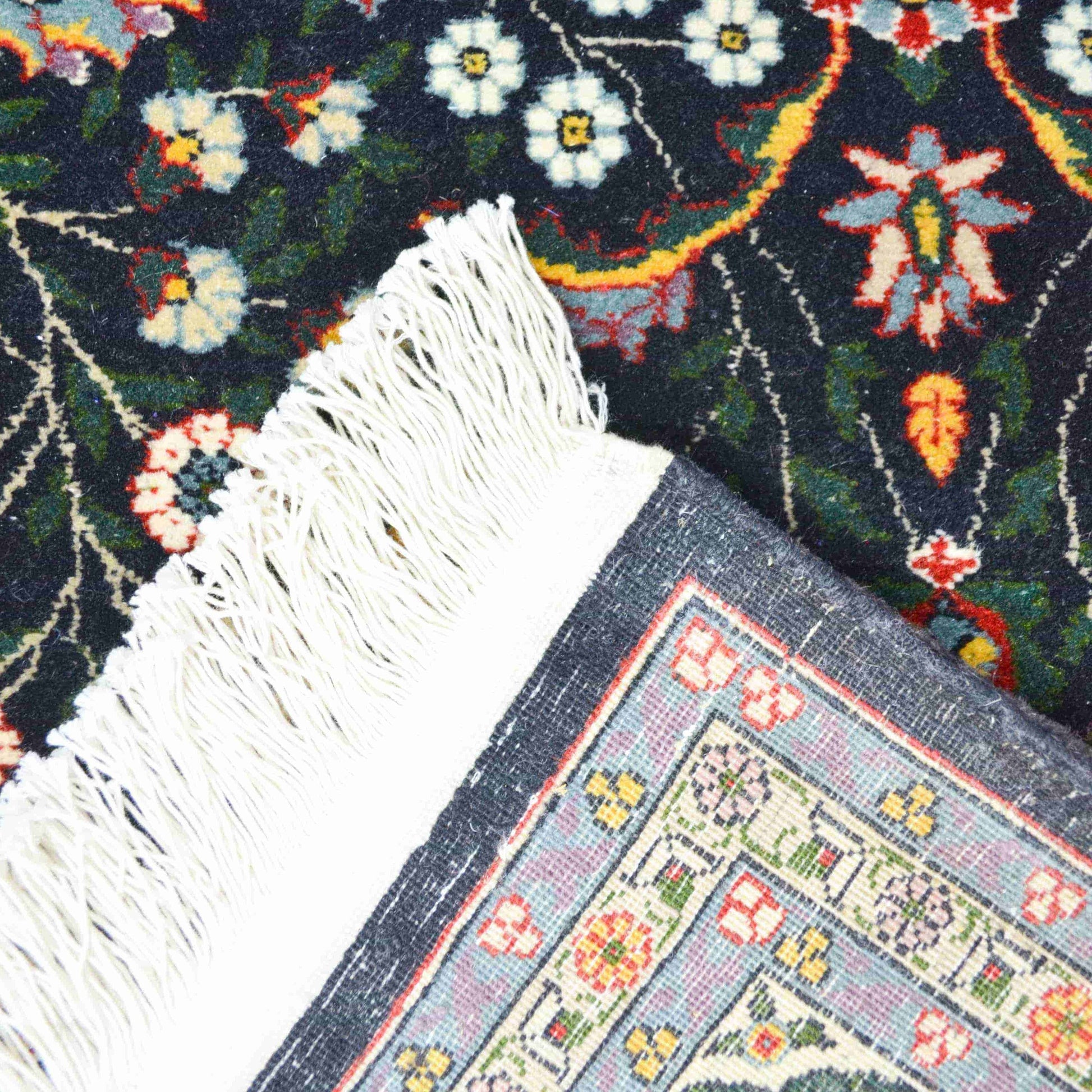 Yedi Dağın Çiçeği Desenli El Dokuma Hereke Halısı