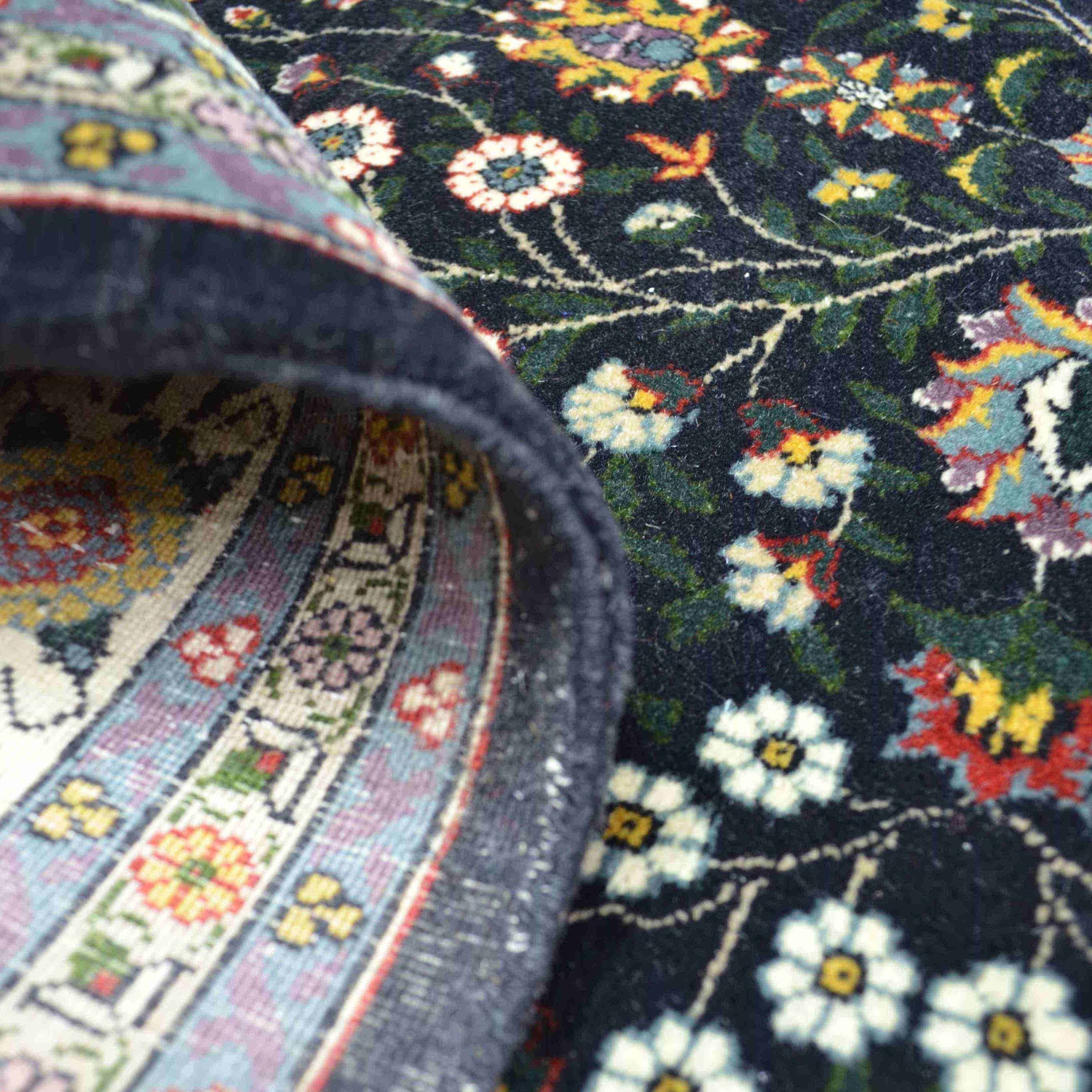 Yedi Dağın Çiçeği Desenli El Dokuma Hereke Halısı