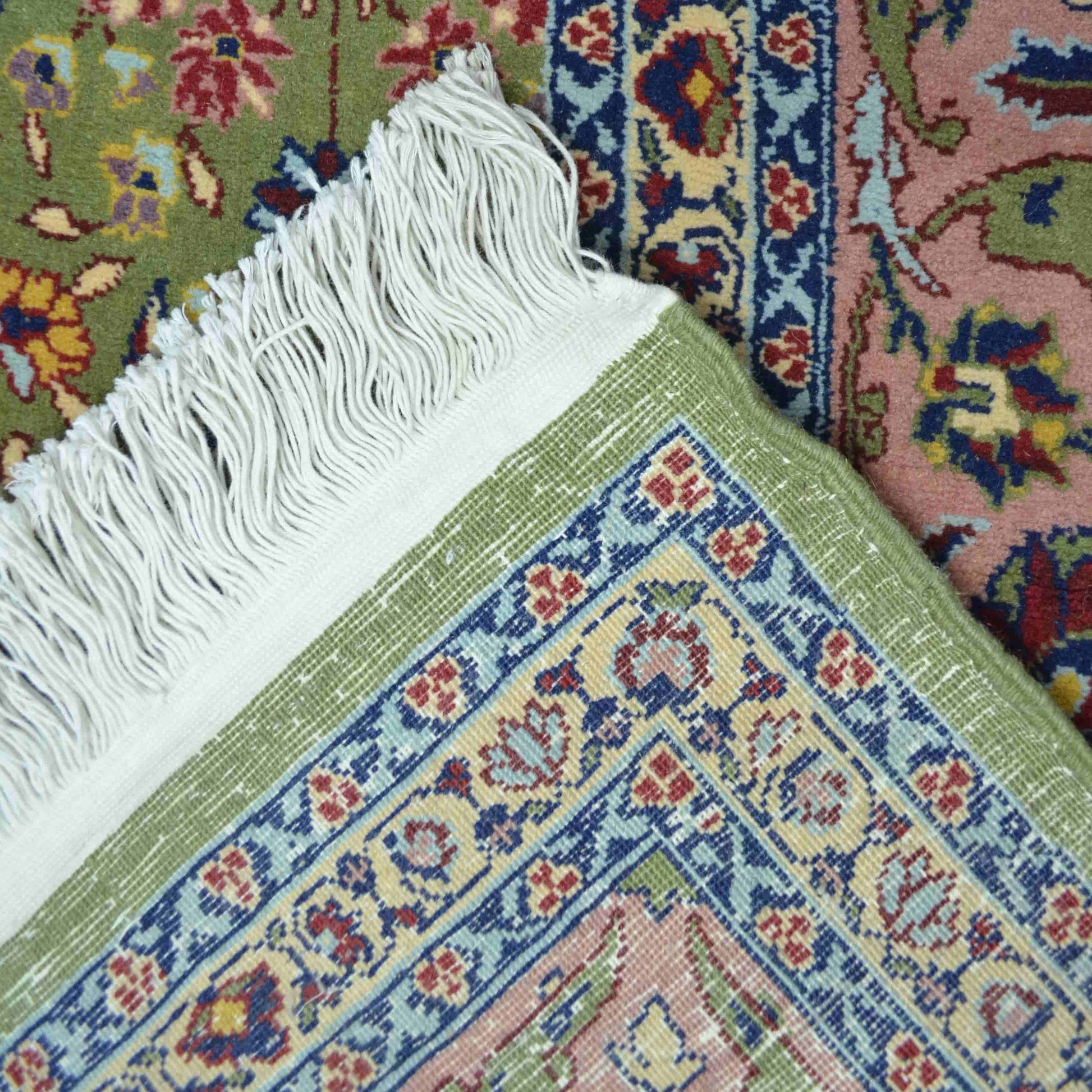 Yedi Dağın Çiçeği Desenli El Dokuma Hereke Halısı