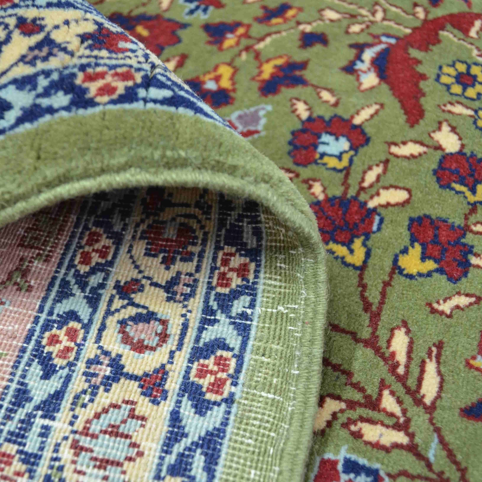 Yedi Dağın Çiçeği Desenli El Dokuma Hereke Halısı