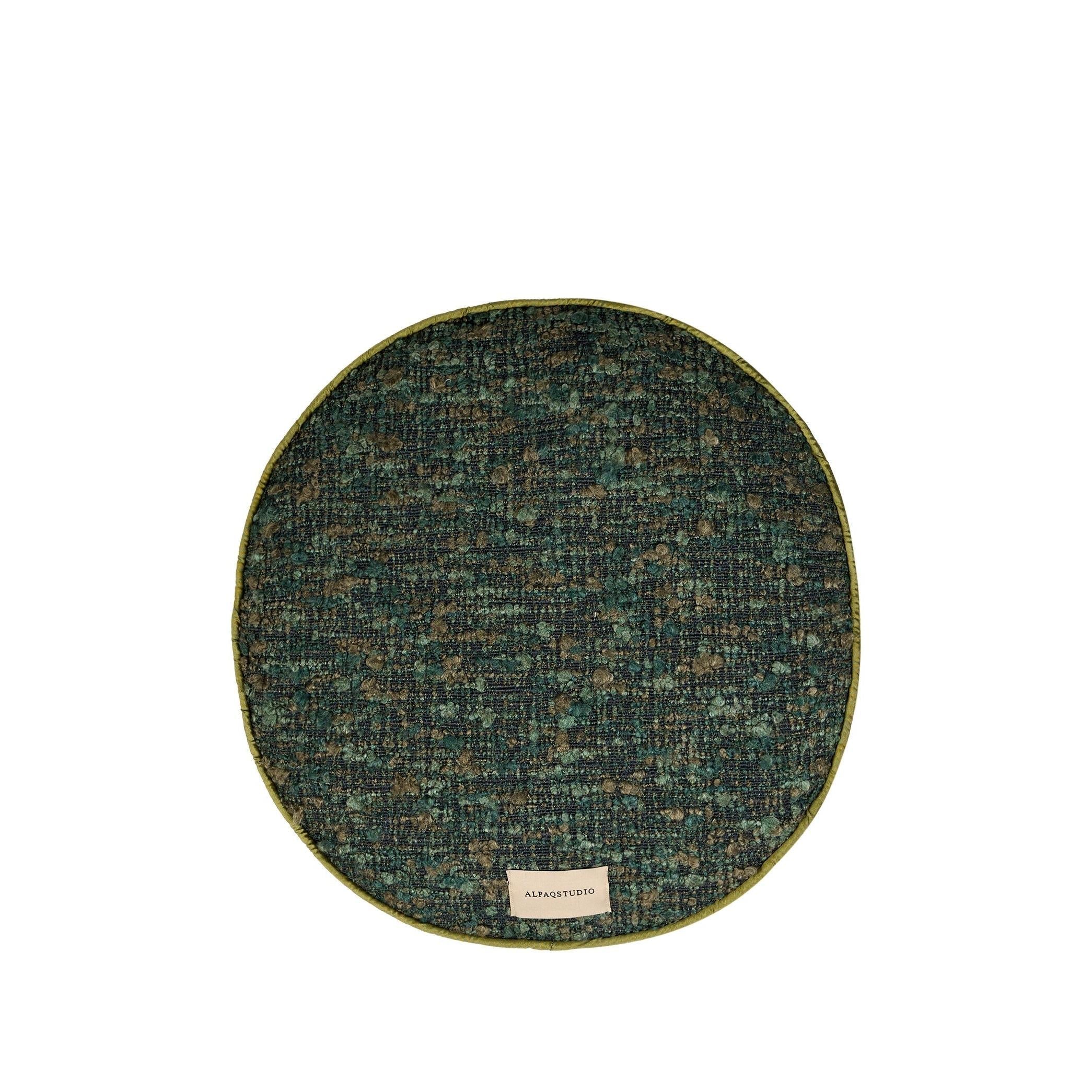 Yeşil Bukle Aplike Ve Broderi Detaylı Yuvarlak Kırlent