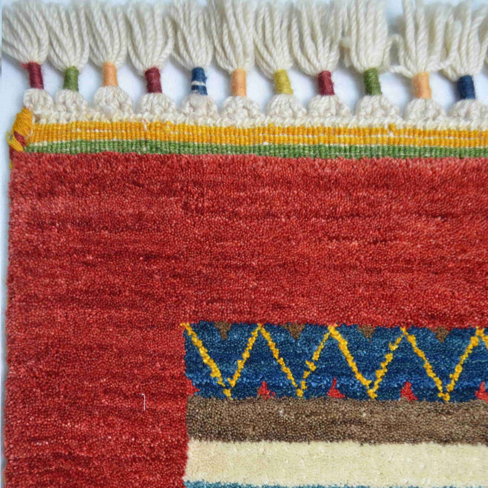 Yünden El Dokuma Tribal Halı