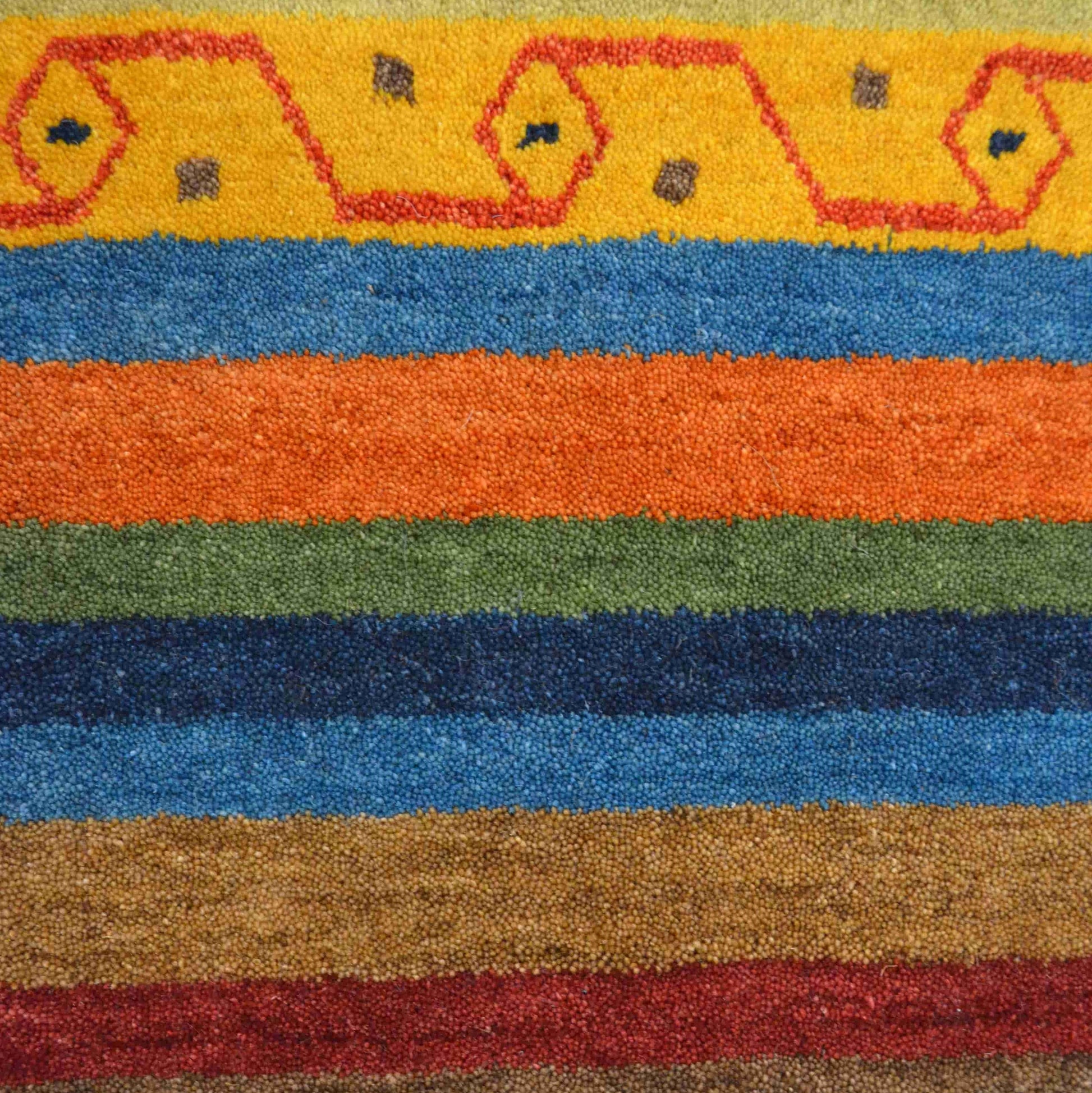 Yünden El Dokuma Tribal Halı