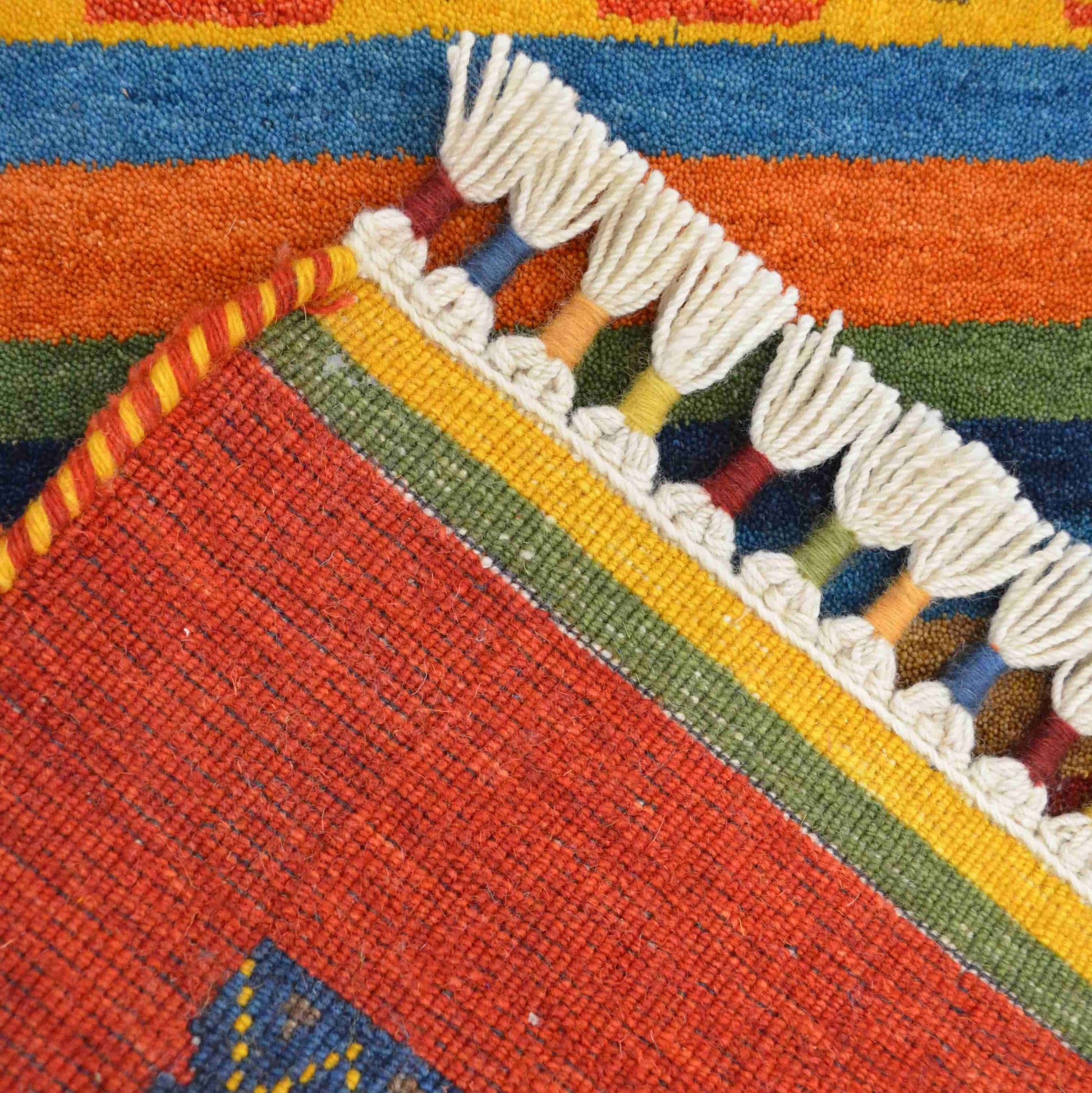 Yünden El Dokuma Tribal Halı