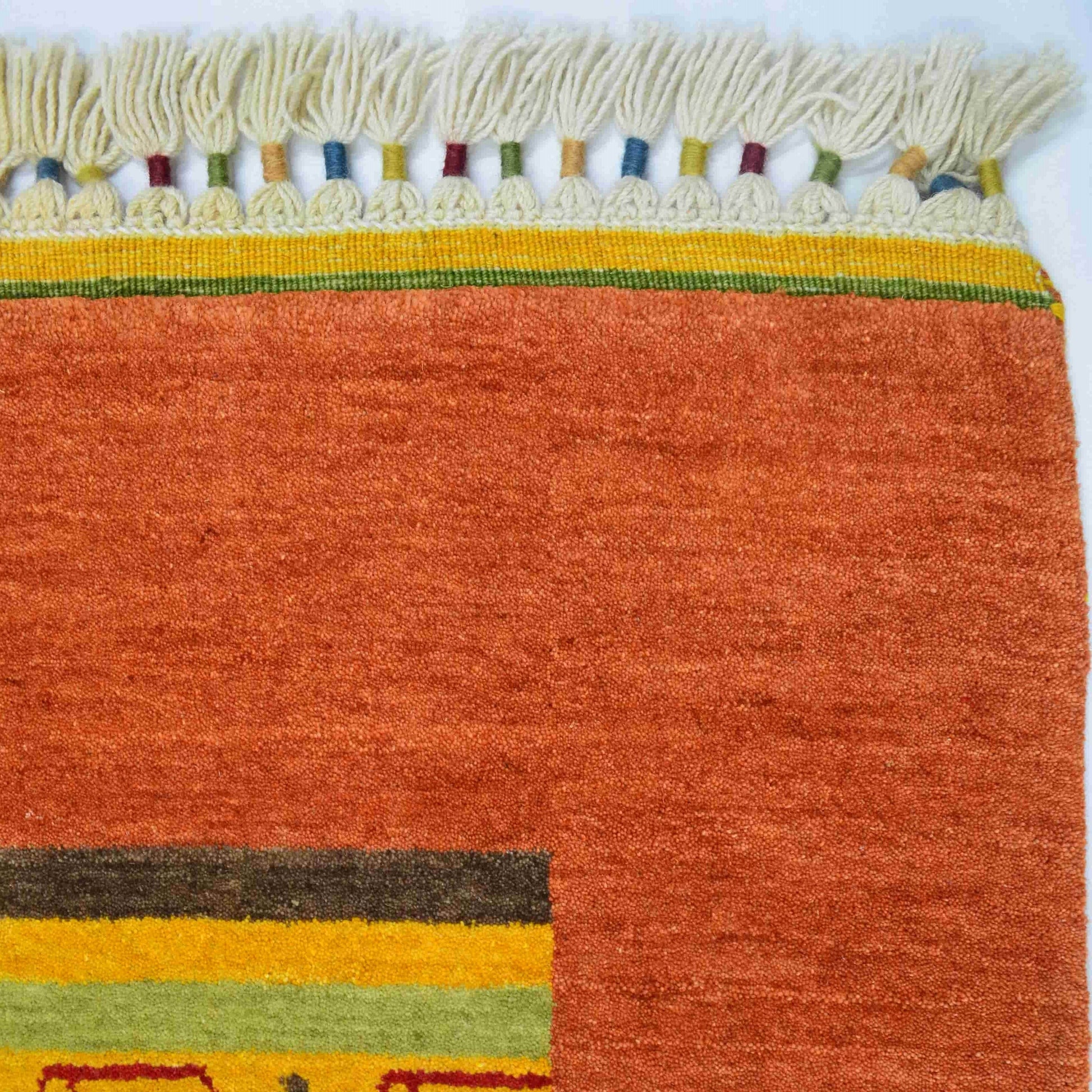 Yünden El Dokuma Tribal Halı