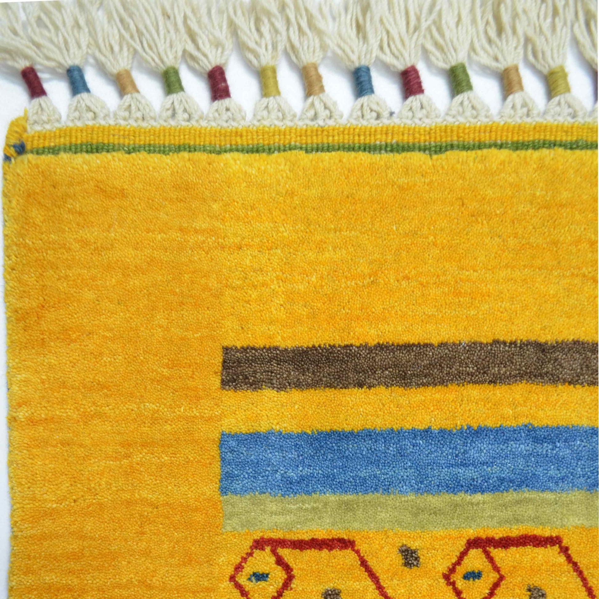 Yünden El Dokuma Tribal Halı