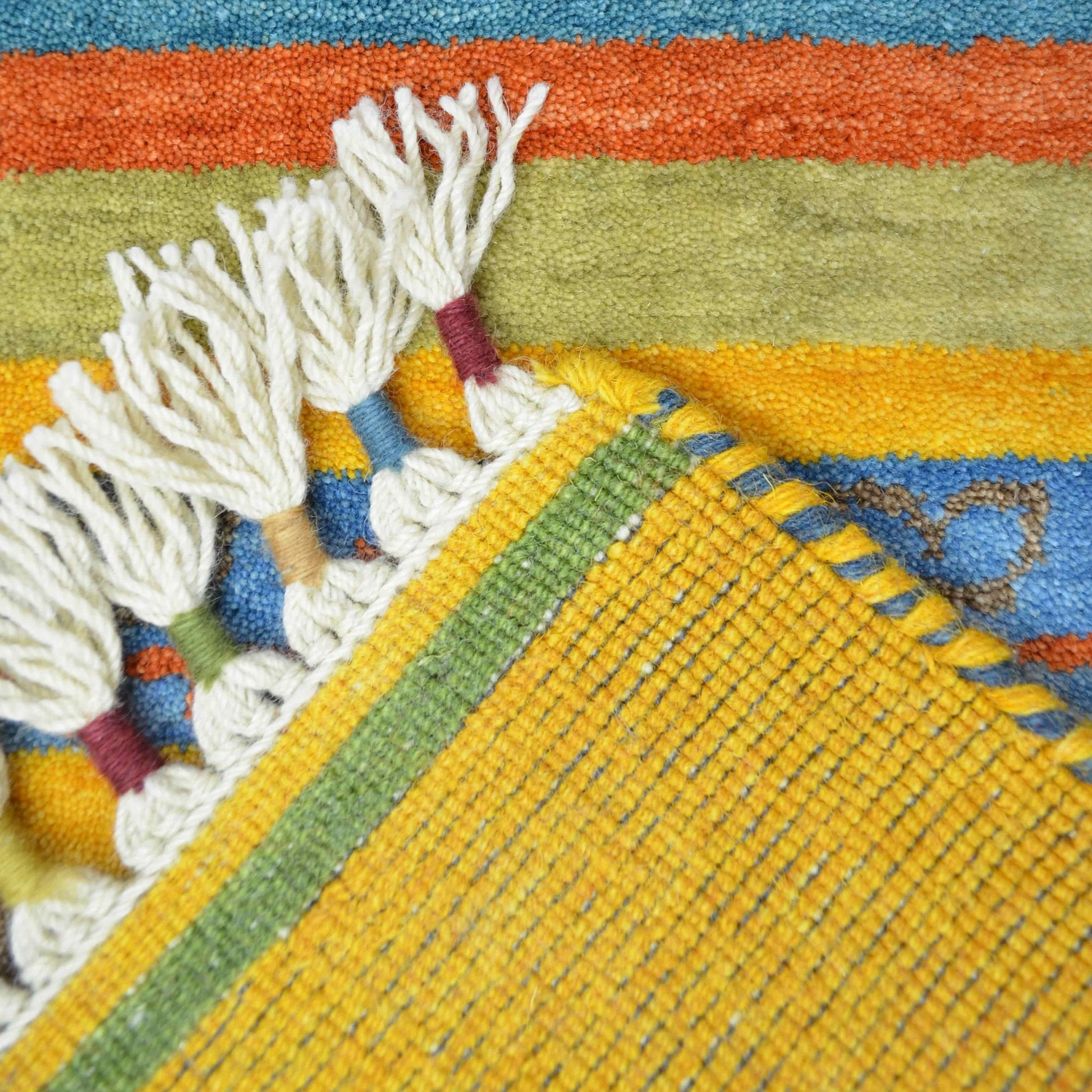 Yünden El Dokuma Tribal Halı