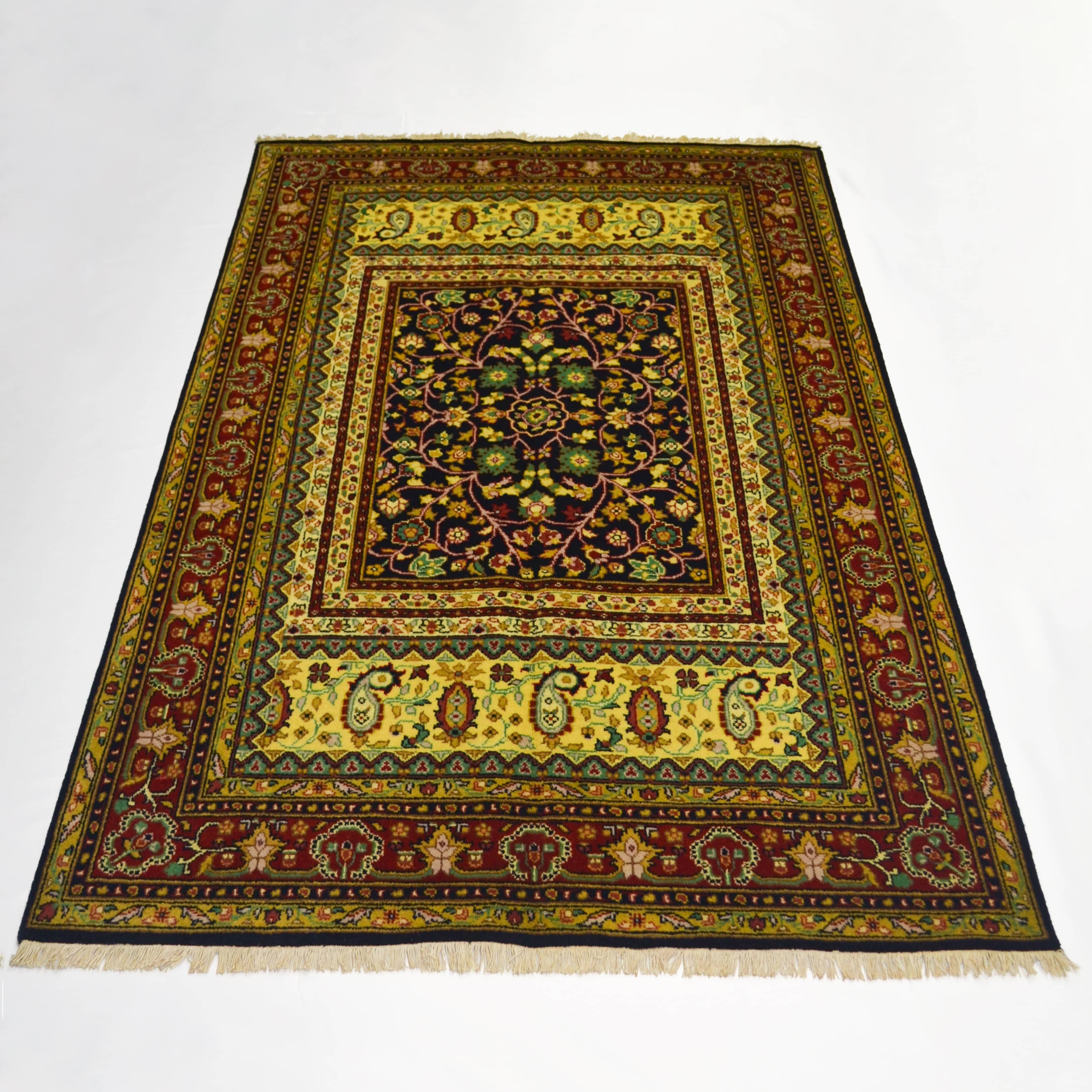 Yünden El Dokuma Uşak Halısı 124x182 Cm
