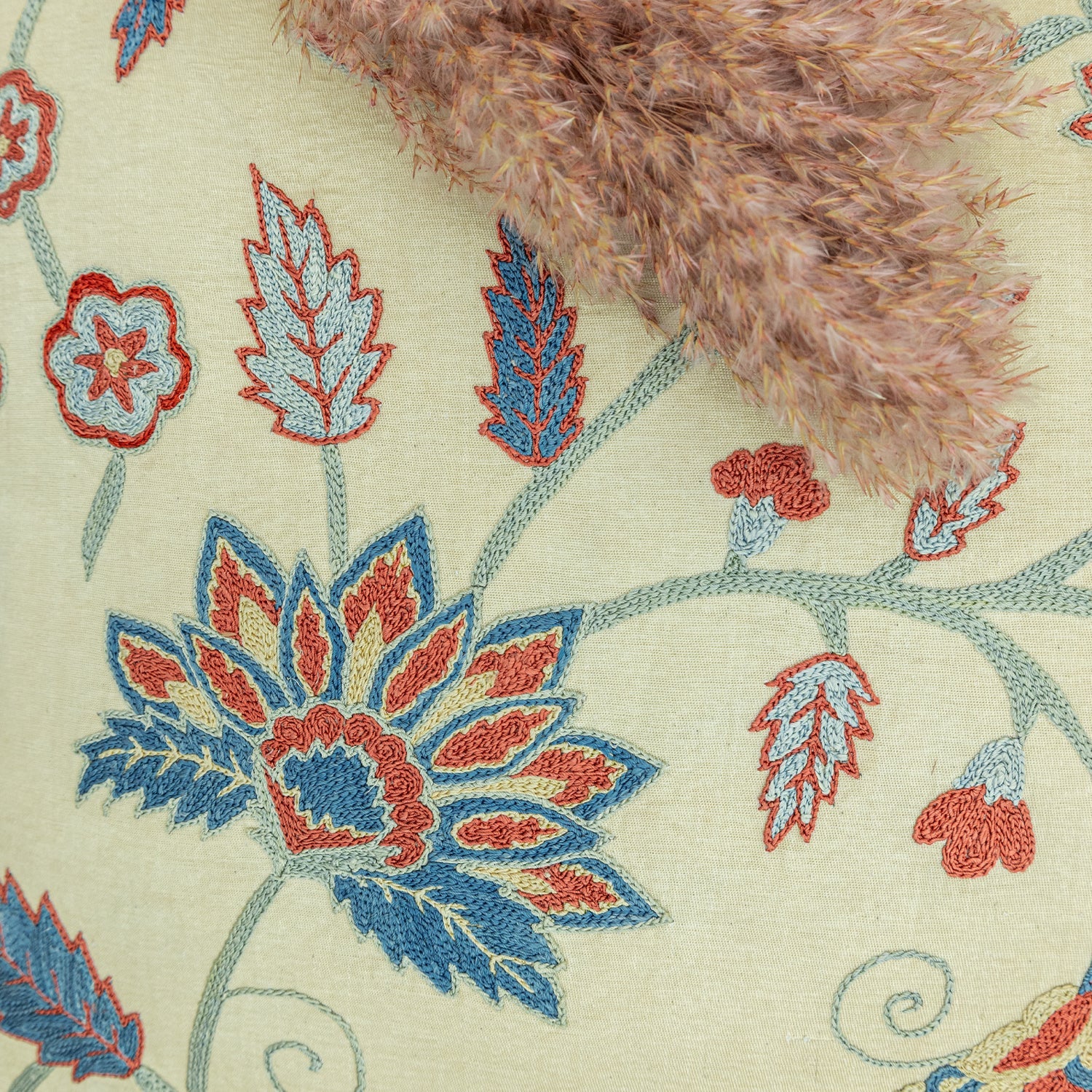 Abike Çiçek İşlemeli İpek Kırlent