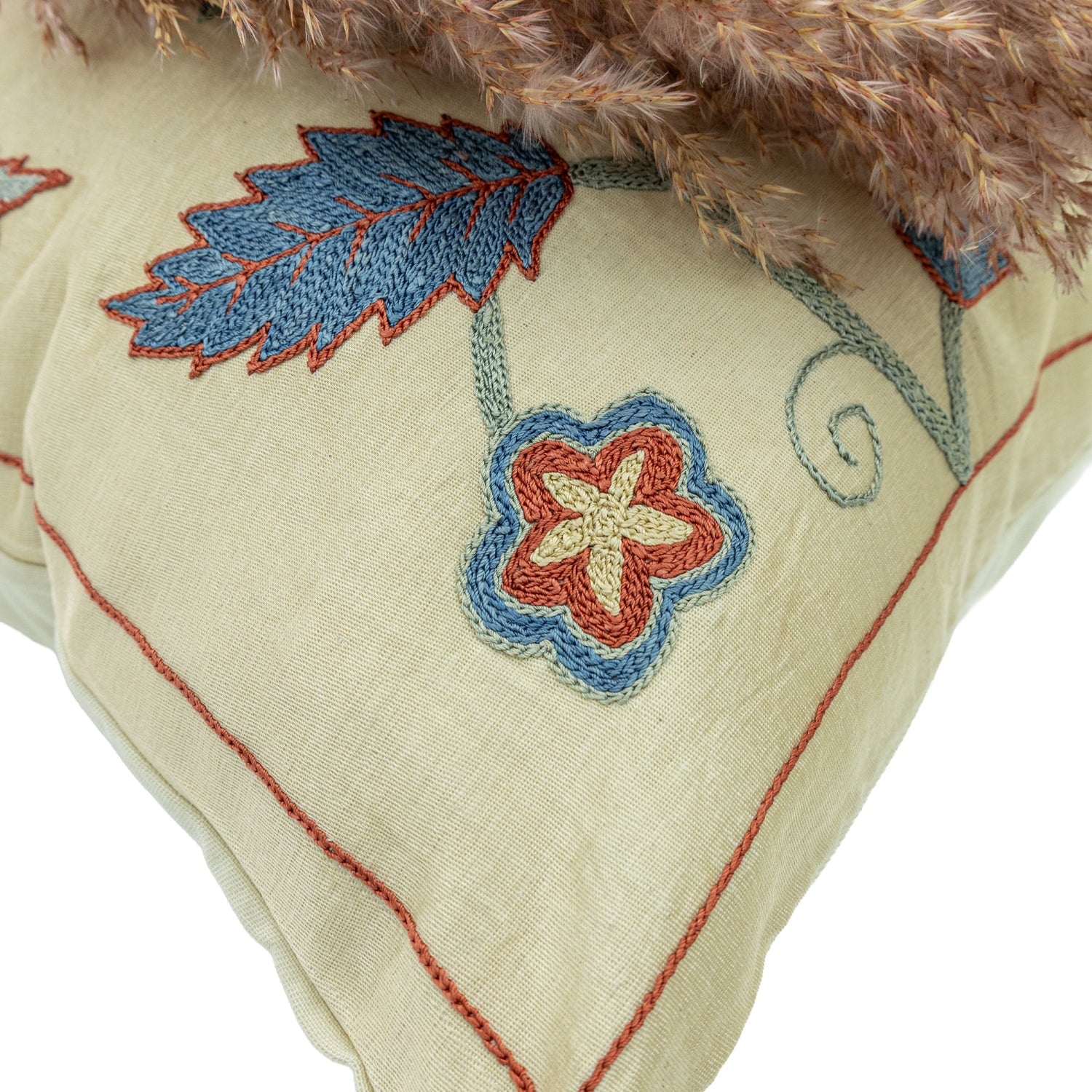 Abike Çiçek İşlemeli İpek Kırlent