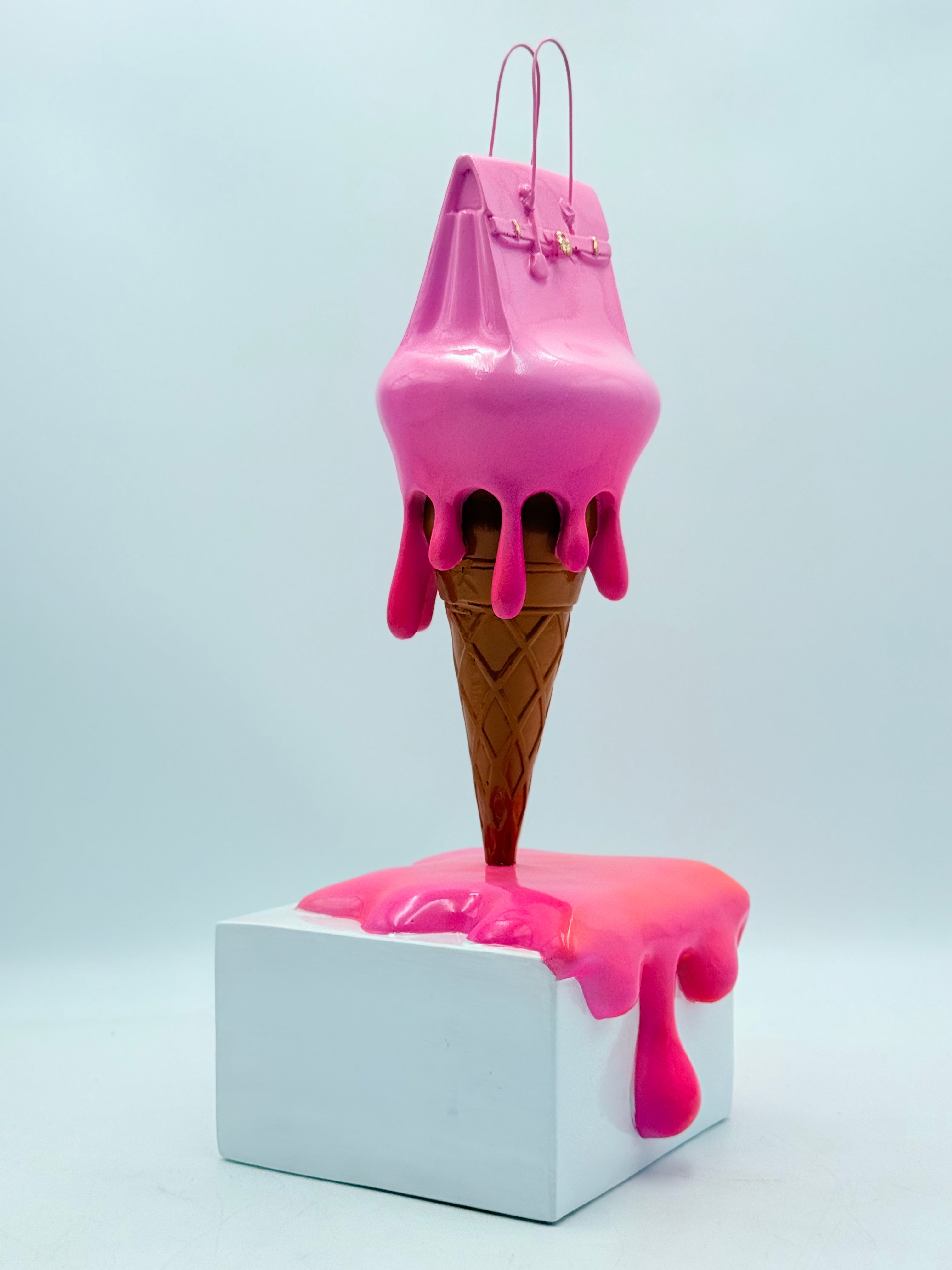 Açık & Neon Pembe Dondurma Çanta Heykeli