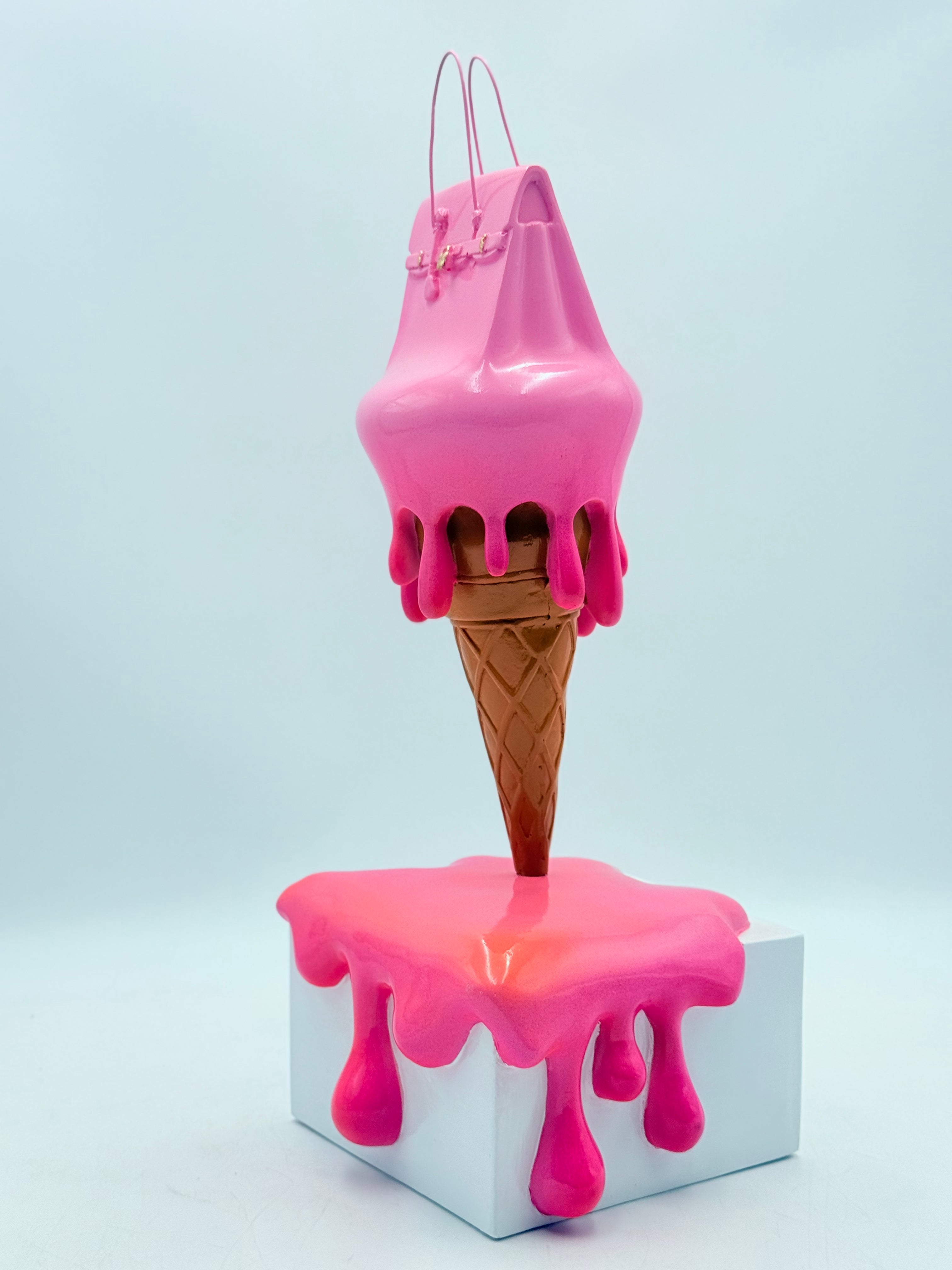 Açık & Neon Pembe Dondurma Çanta Heykeli